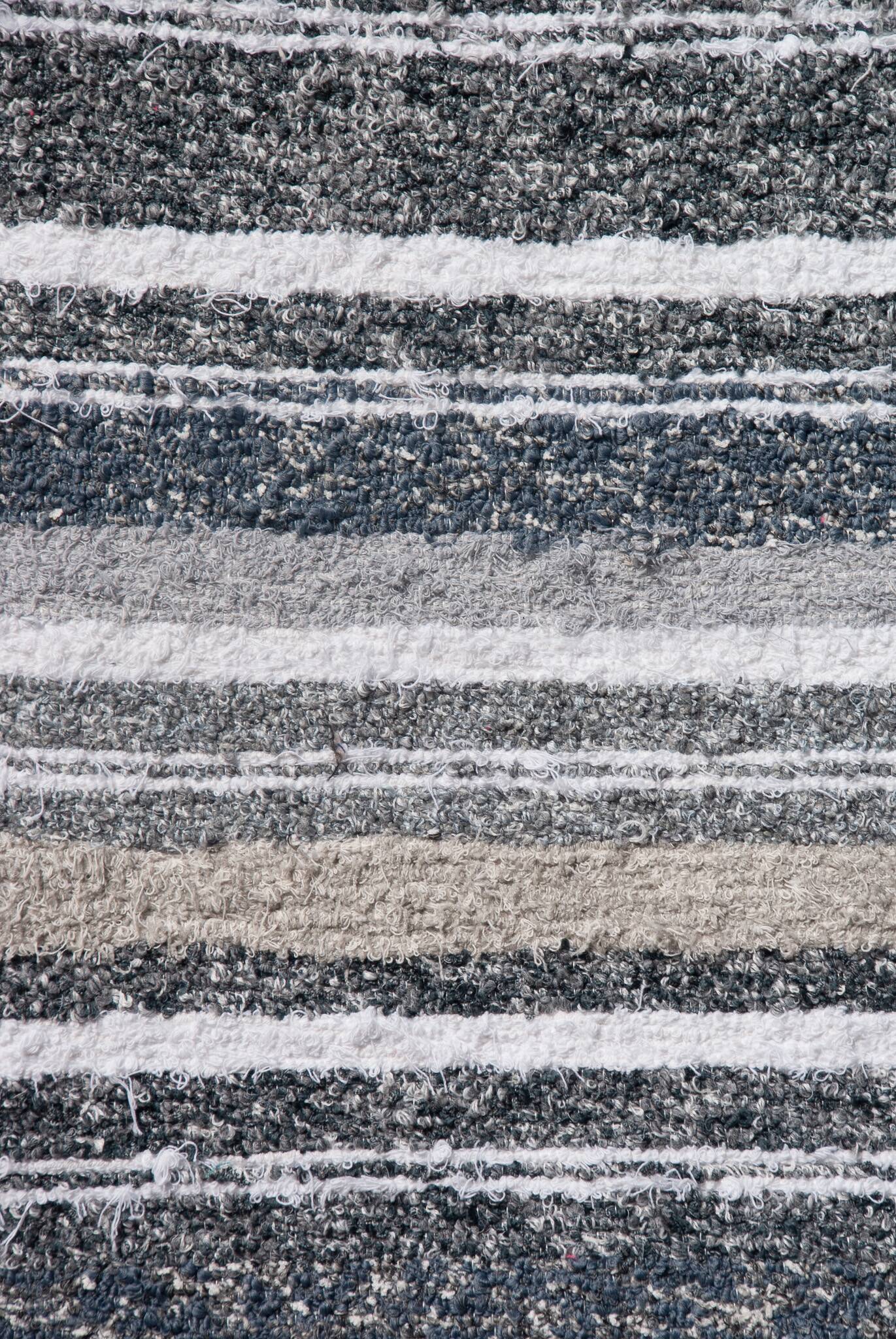 Handwoven recycled cotton rug - Grey and white