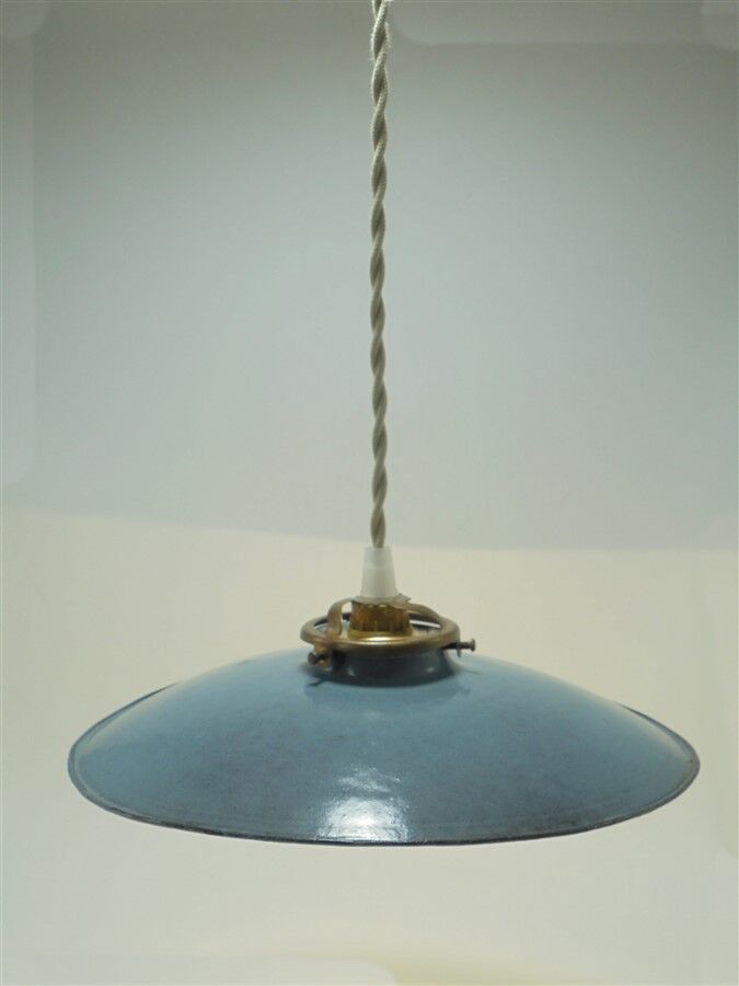 Enamelled sheet metal suspension