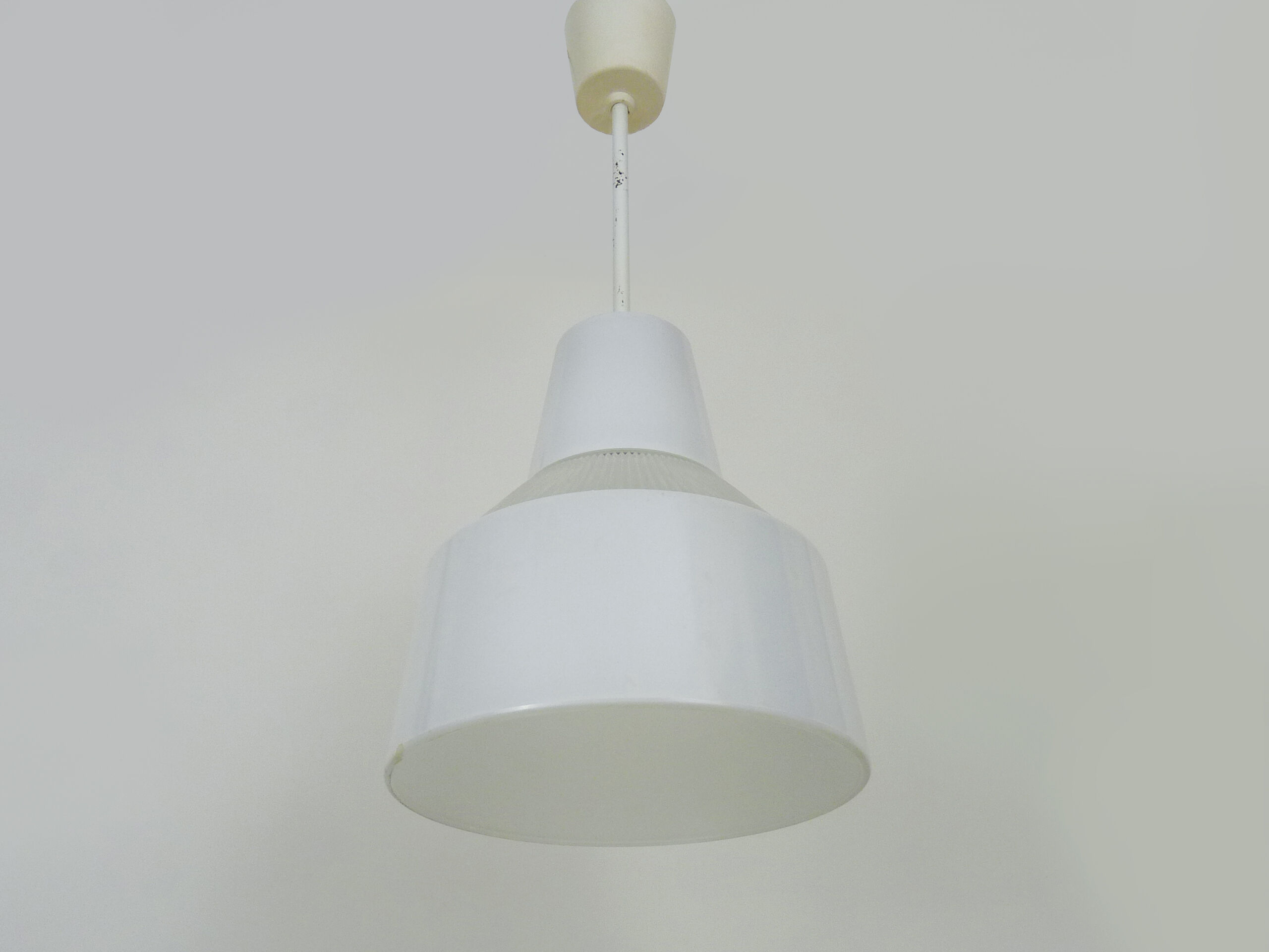 Vintage industrial suspension in glass and metal rod, factory, workshop, garage. Year 50