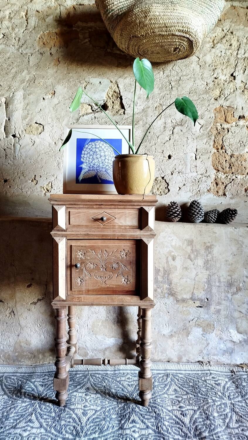 Chevet ancien en bois