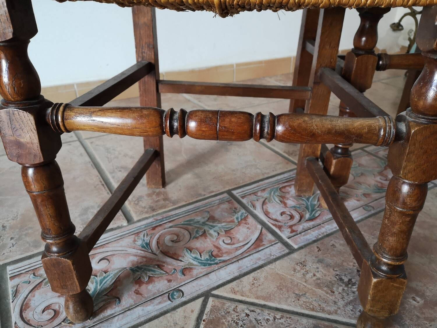 Set of 5 straw chairs