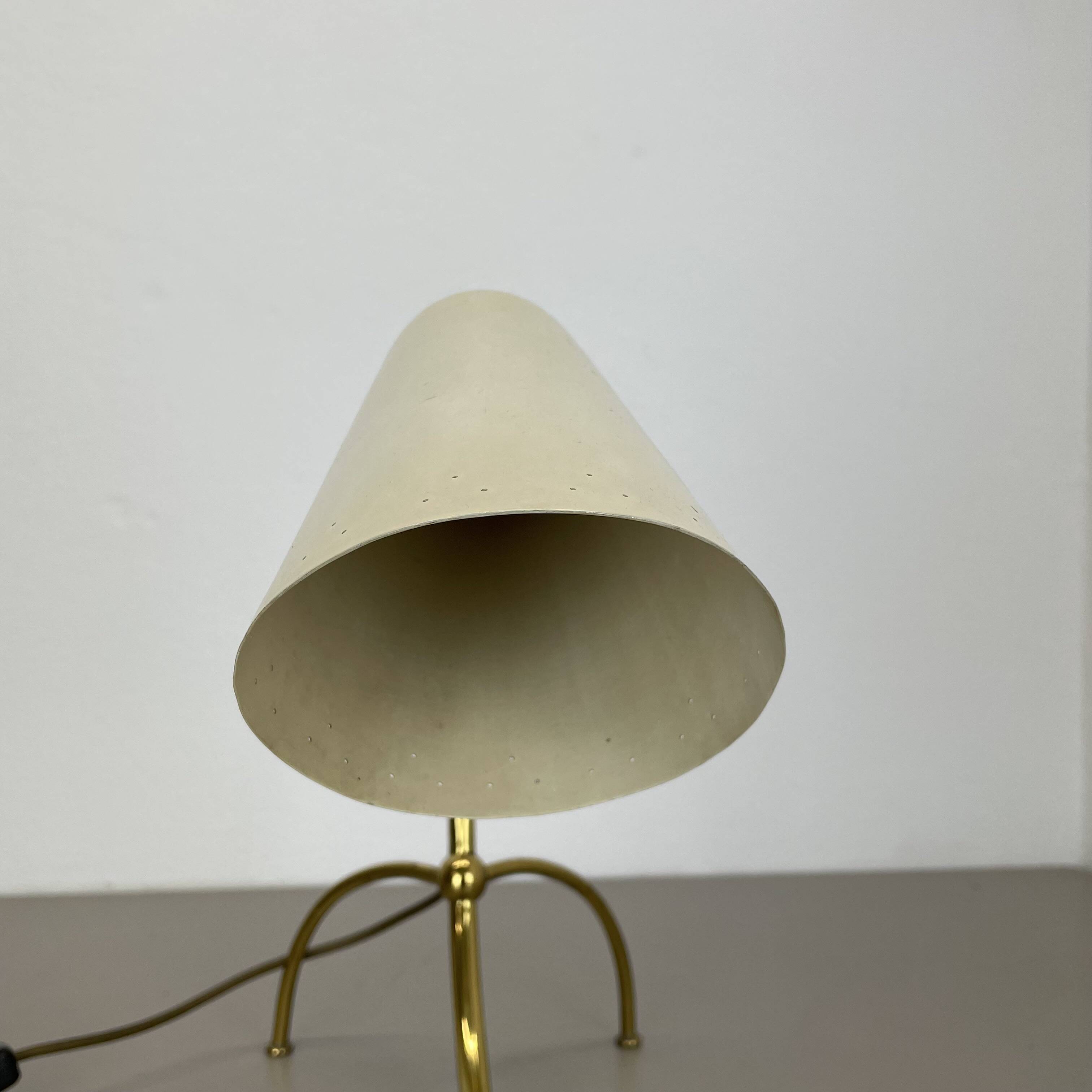 Tripod kalmar stilnovo style hollywood regency table lamp in brass, austria, 1950s