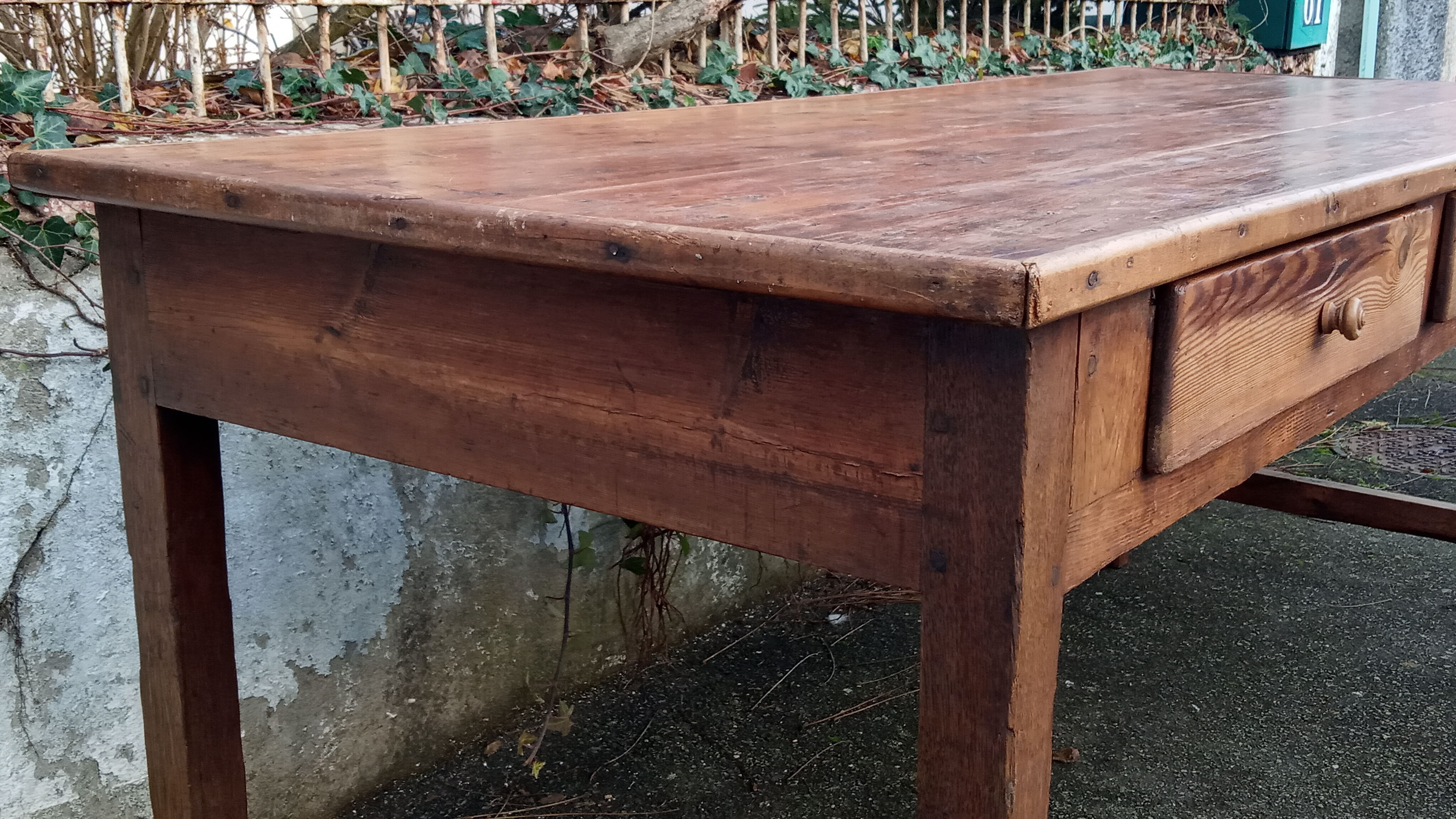 Oak farmhouse table, six drawers