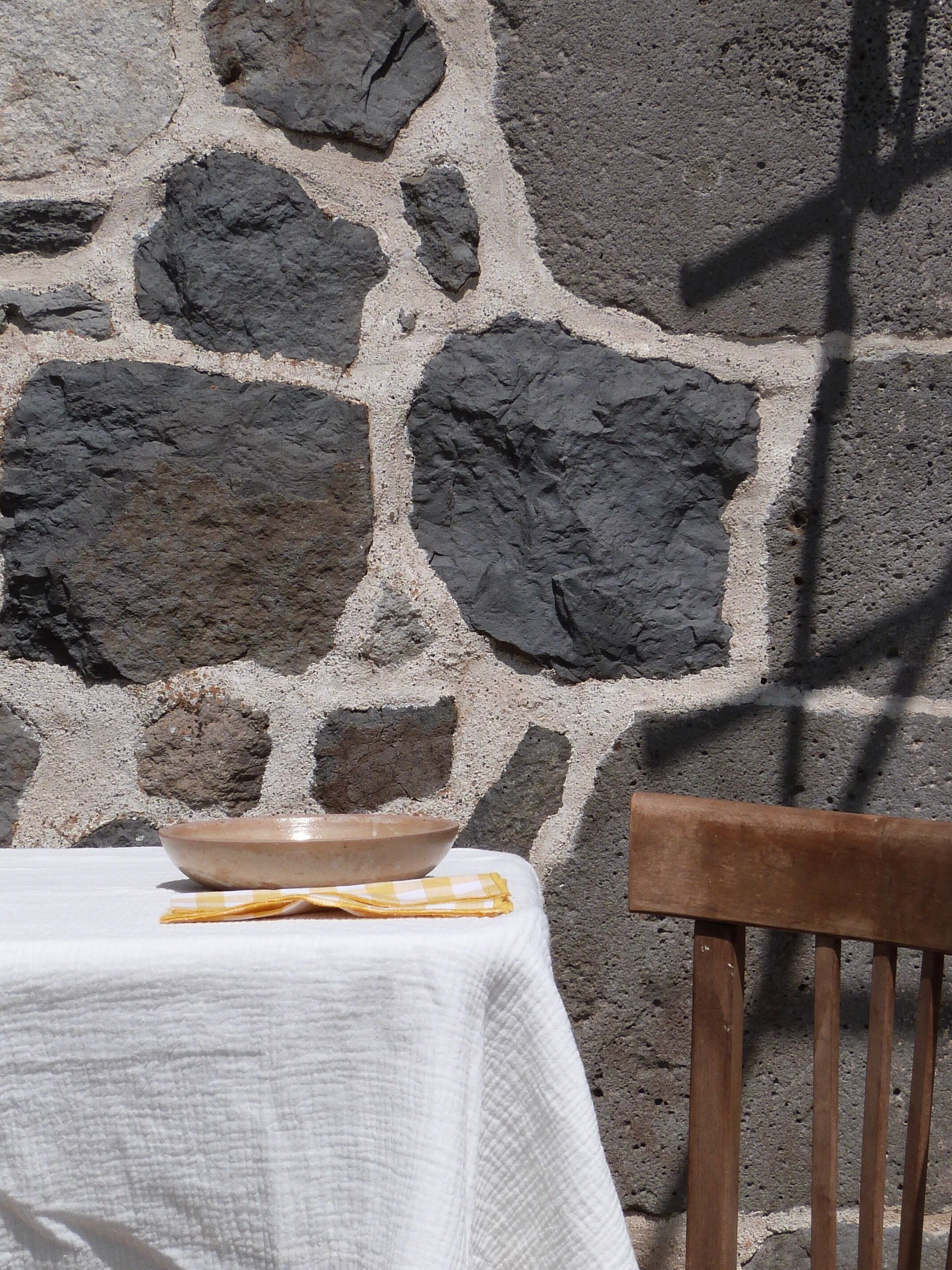 Set of 4 hollow sandstone plates