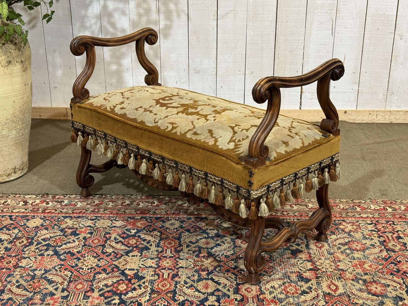Banquette de fenêtre en noyer début XXème