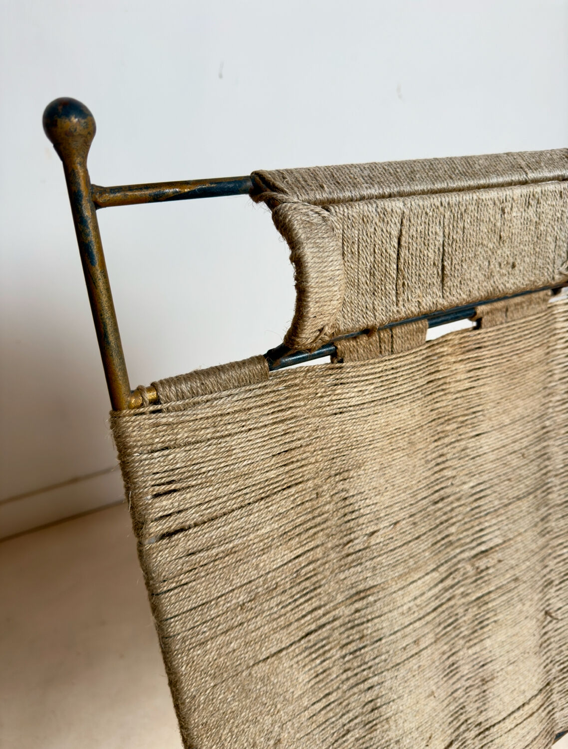 Fauteuil en métal cordé