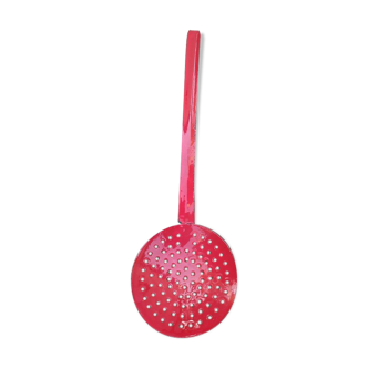 Enamelled metal ecumoire red