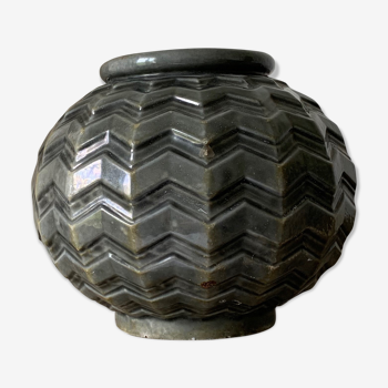 Vase boule gris en fonte emaillée motif triangle art deco