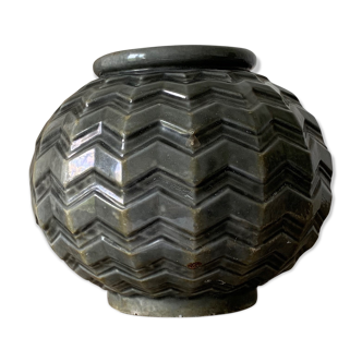 Vase boule gris en fonte emaillée motif triangle art deco