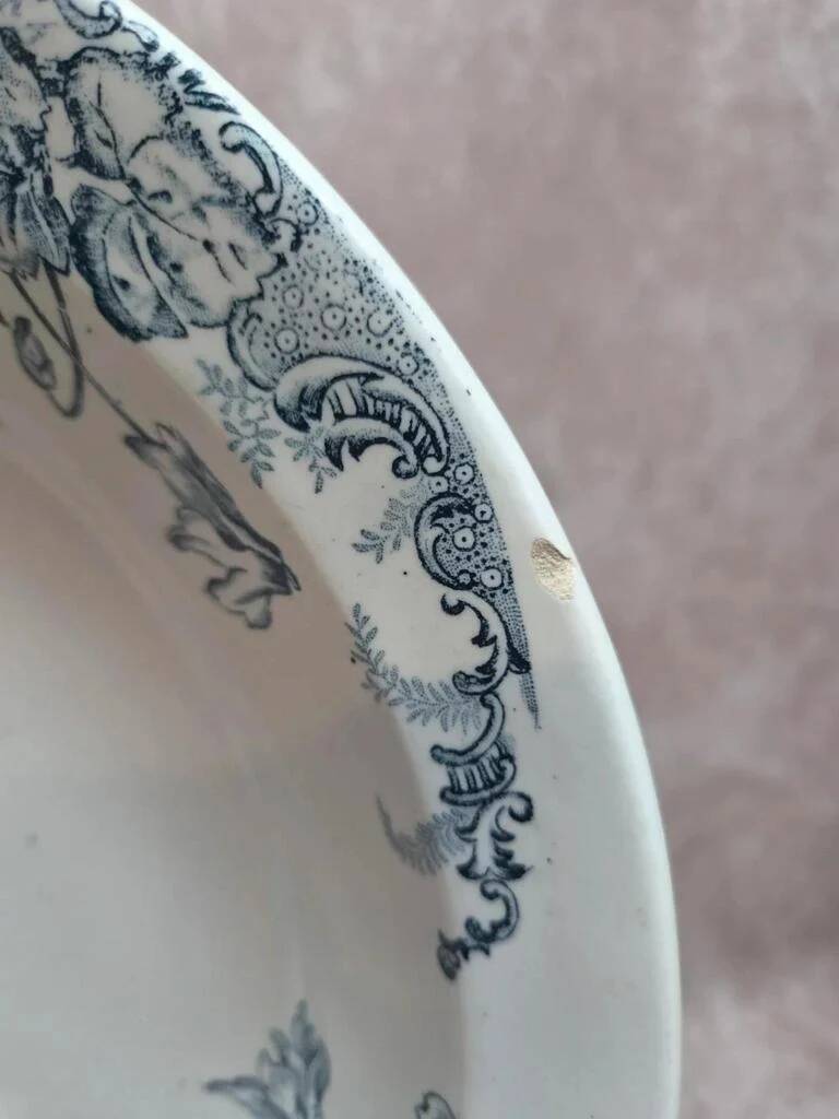 Large shallow dish Terre de Fer Clairefontaine Cyclamens 29 cm antique