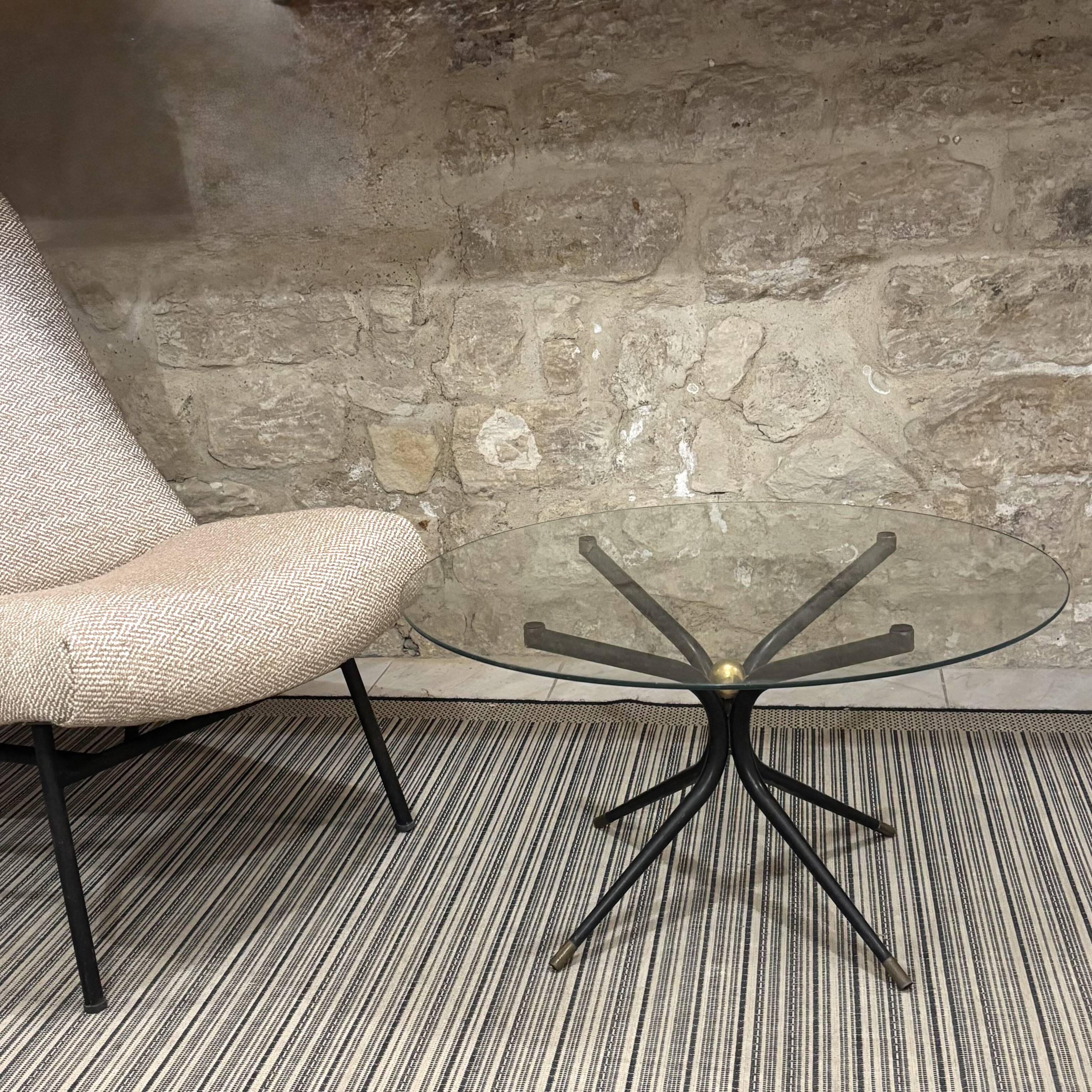 Table basse en verre et laiton, années 50