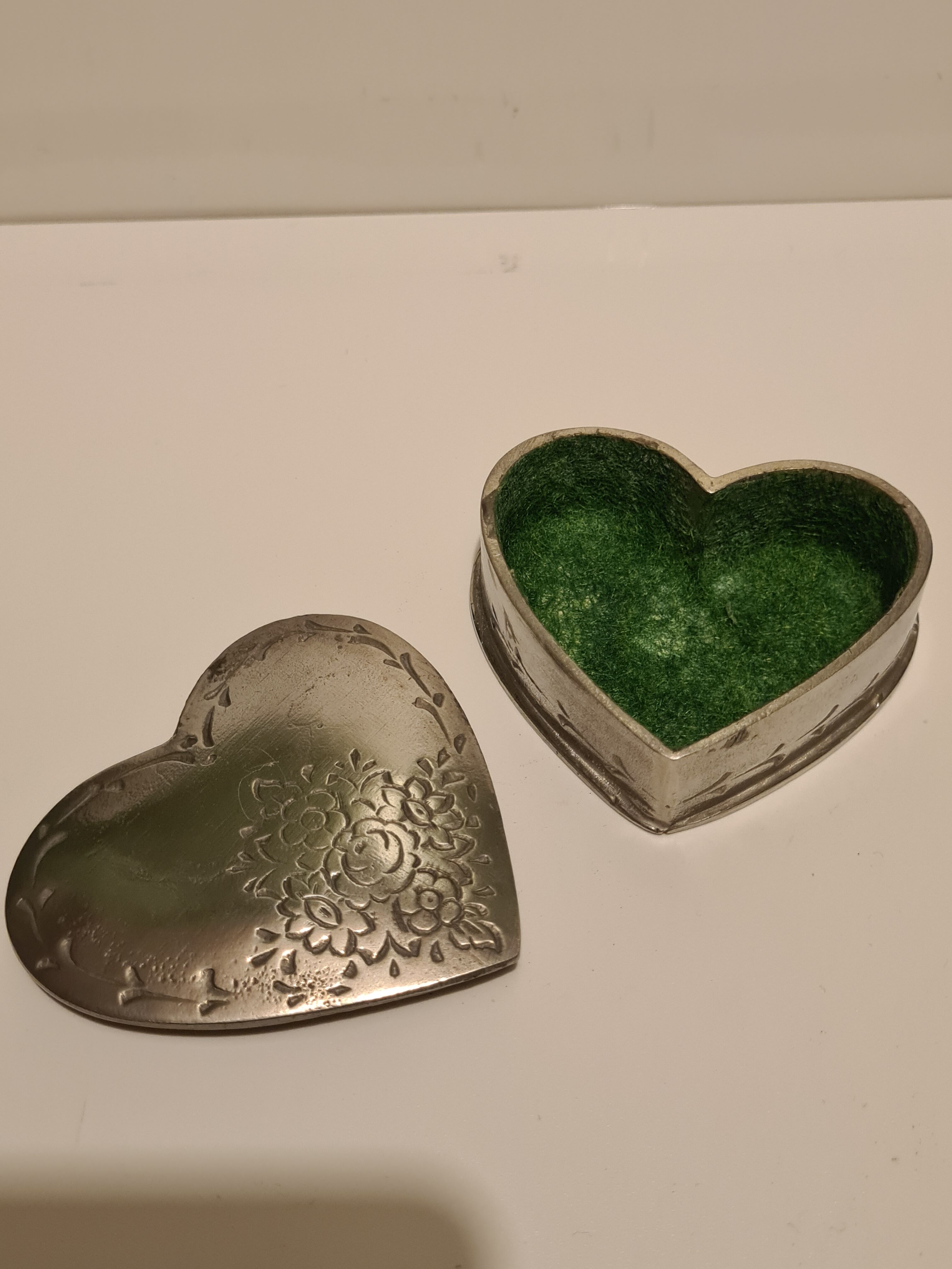 Small tin box carved heart floral decoration
