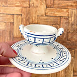 Vintage cockroster with integrated saucer