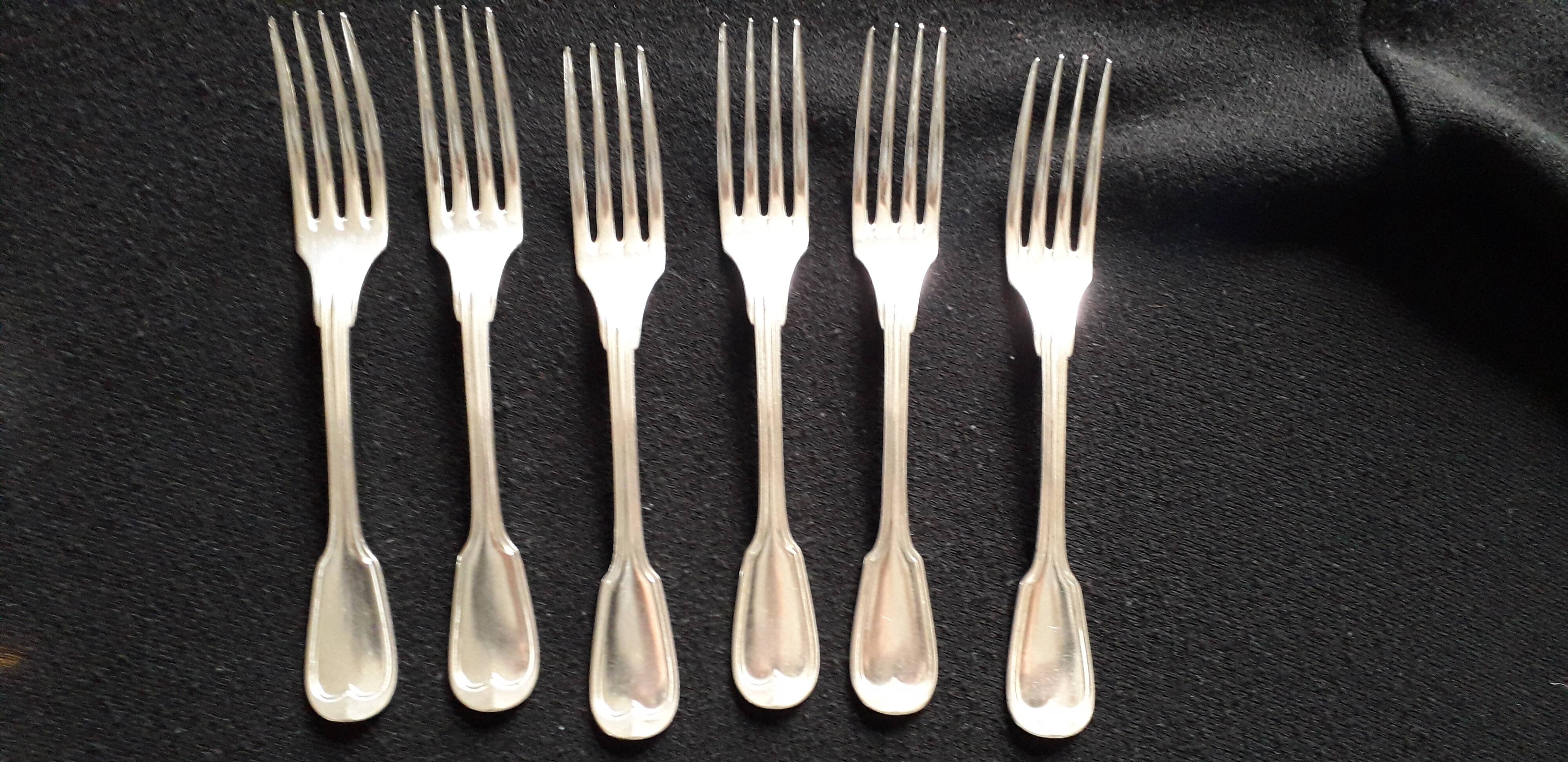 Lot 19 covered in Christofle Silver Metal