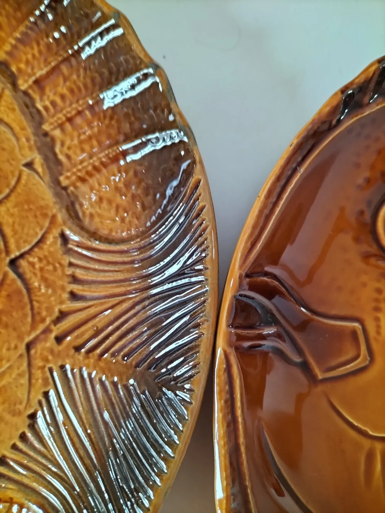 6 antique fish barbotine plates – Saint-Clément
