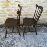 Chaises de bistrot depareillées