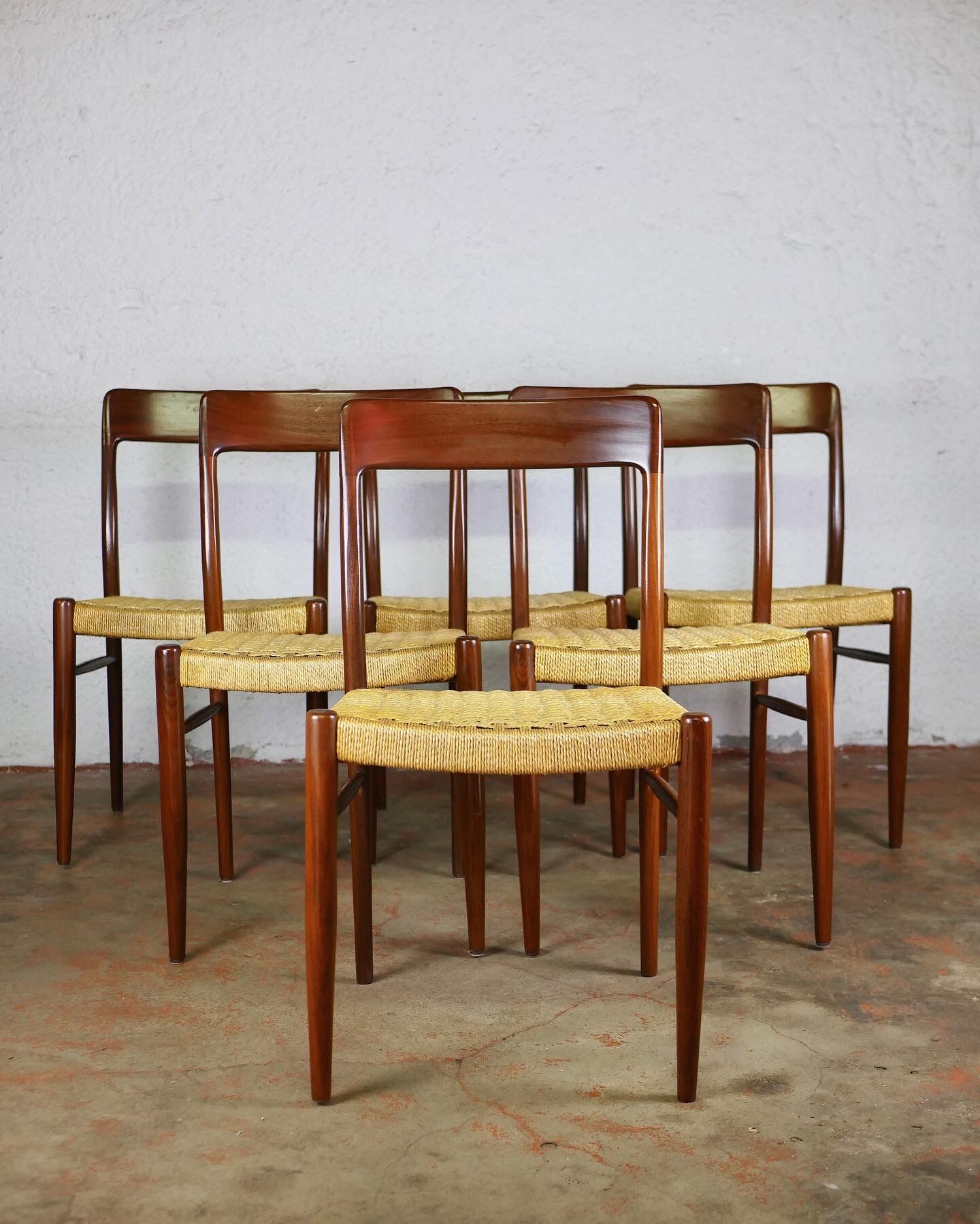 Suite de 6 chaises scandinaves en corde et teck