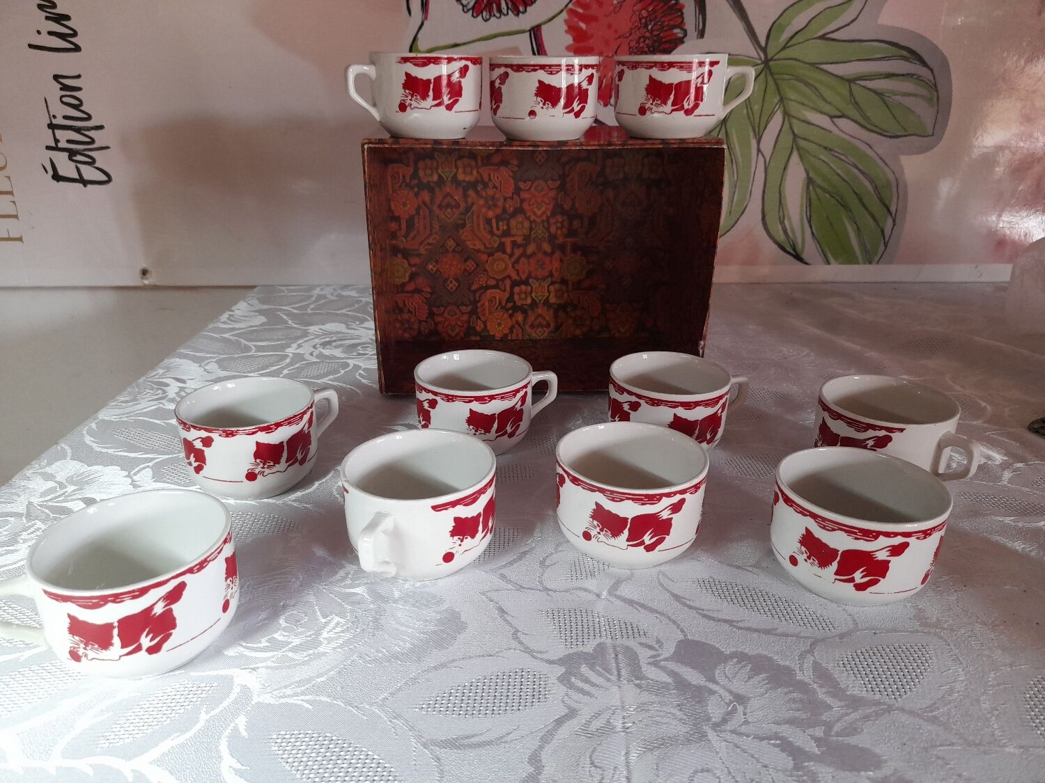 11 coffee cup red cats