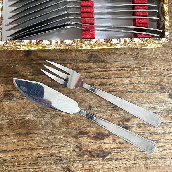 Couverts à poisson vintage inox – 12 couteaux + 12 fourchettes – Années 60