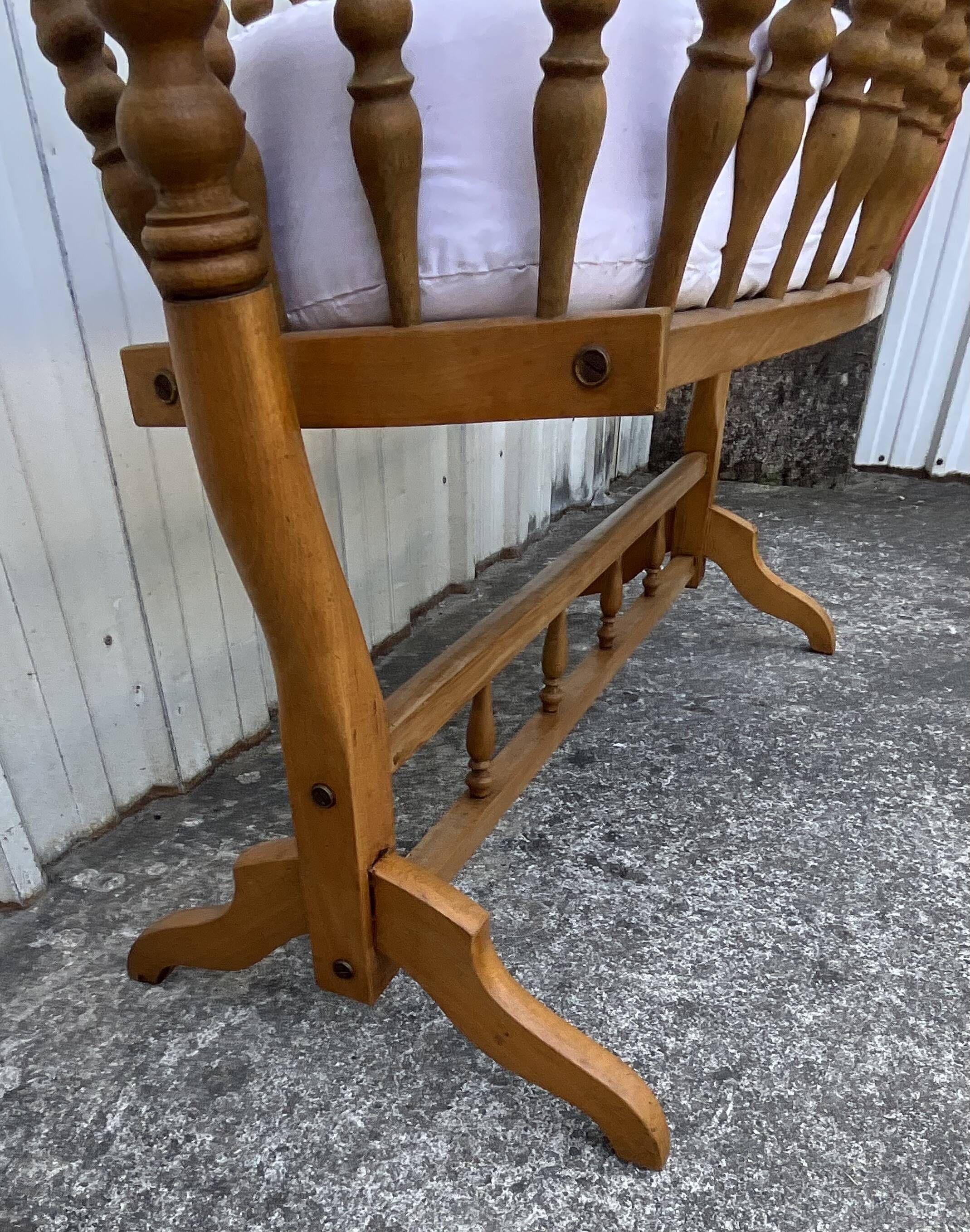 Antique cradle in solid beech – Early 20th century