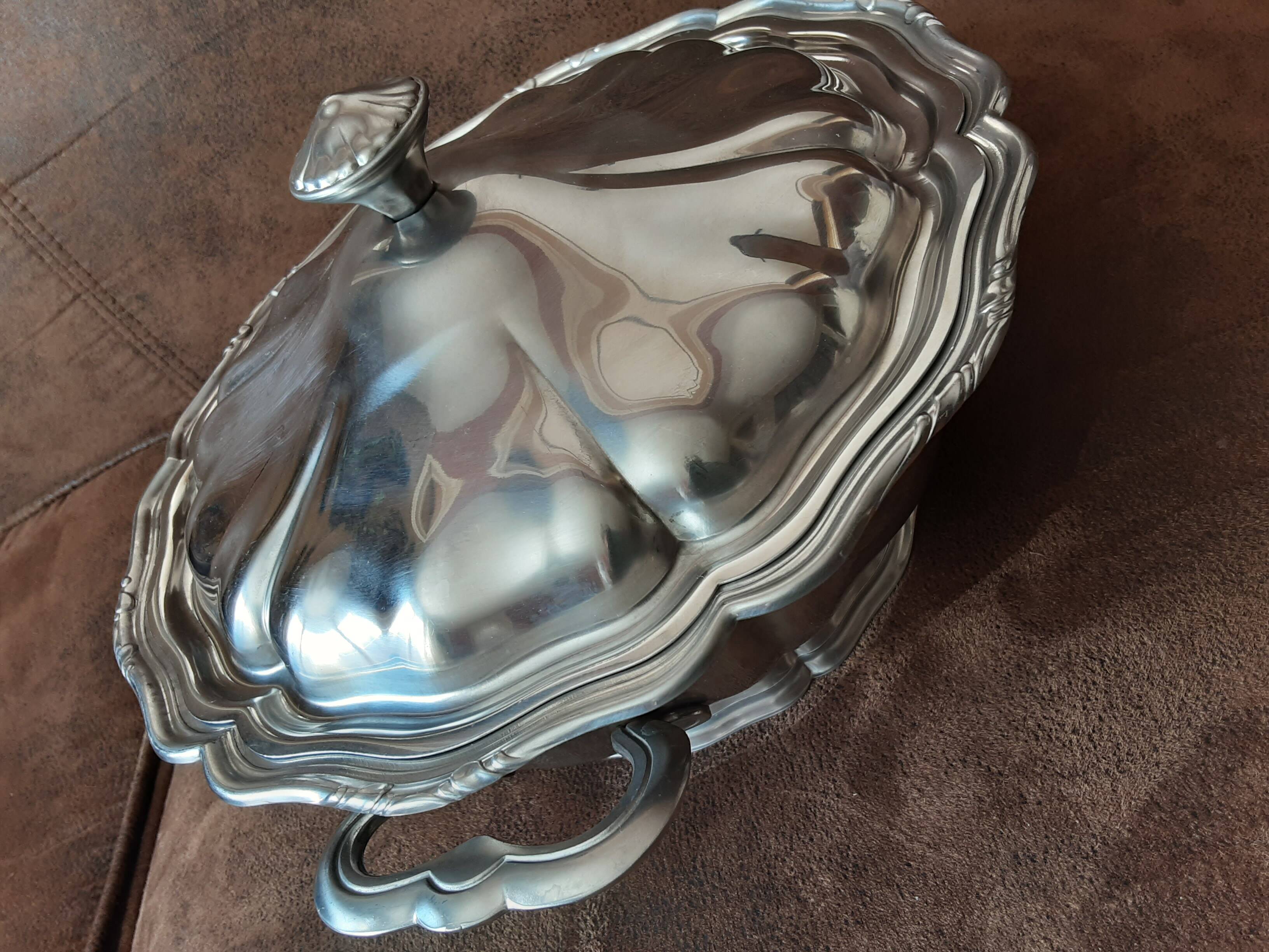 Stainless steel soup tureen
