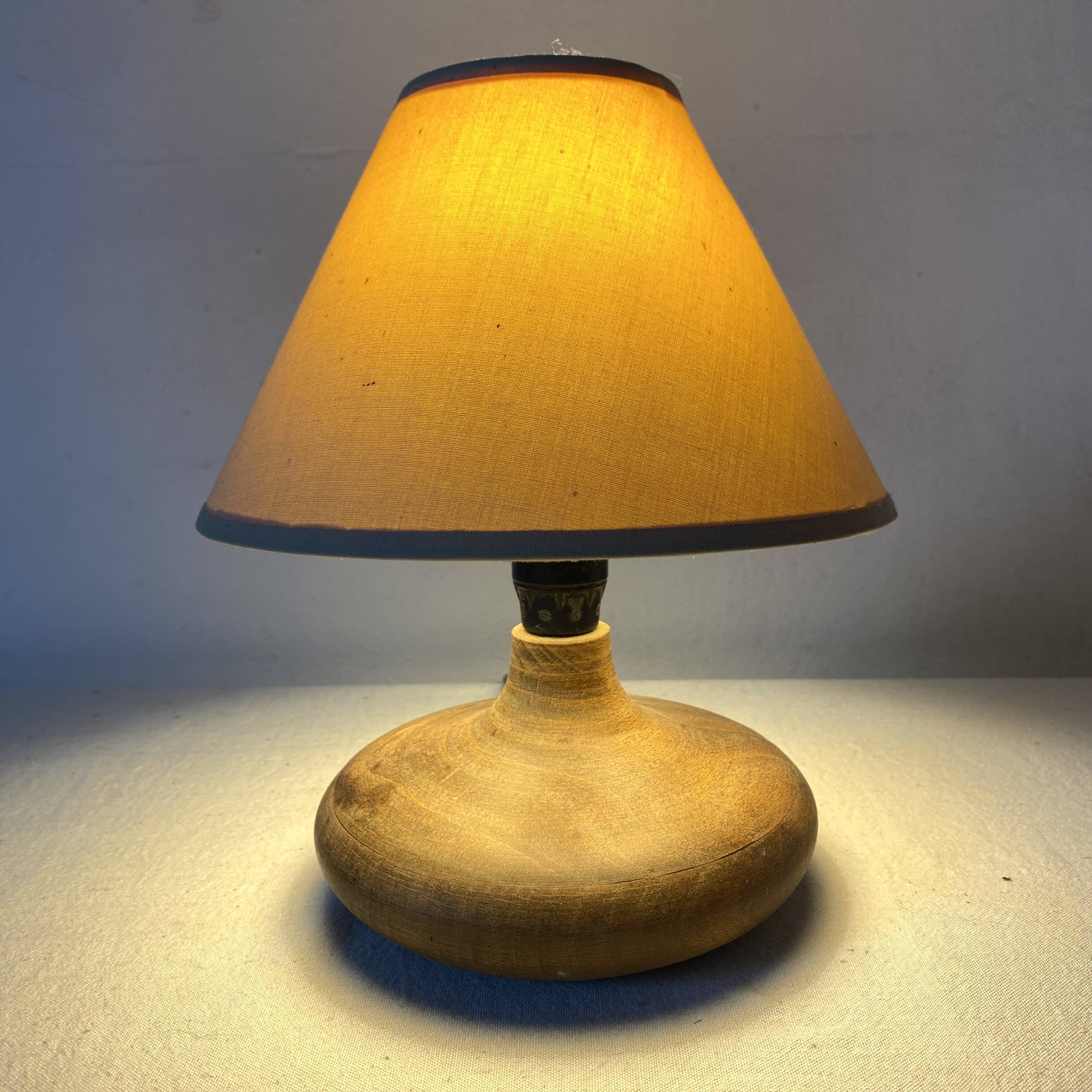 Lampe vintage en bois