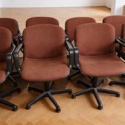Set of 8 Comforto office chairs.
