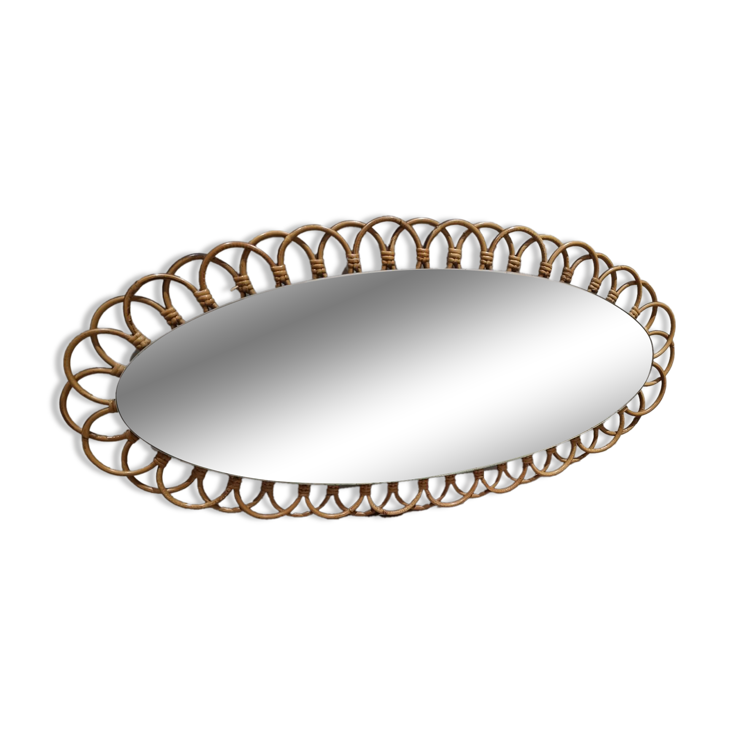 Grand miroir en rotin ovale vintage 1960