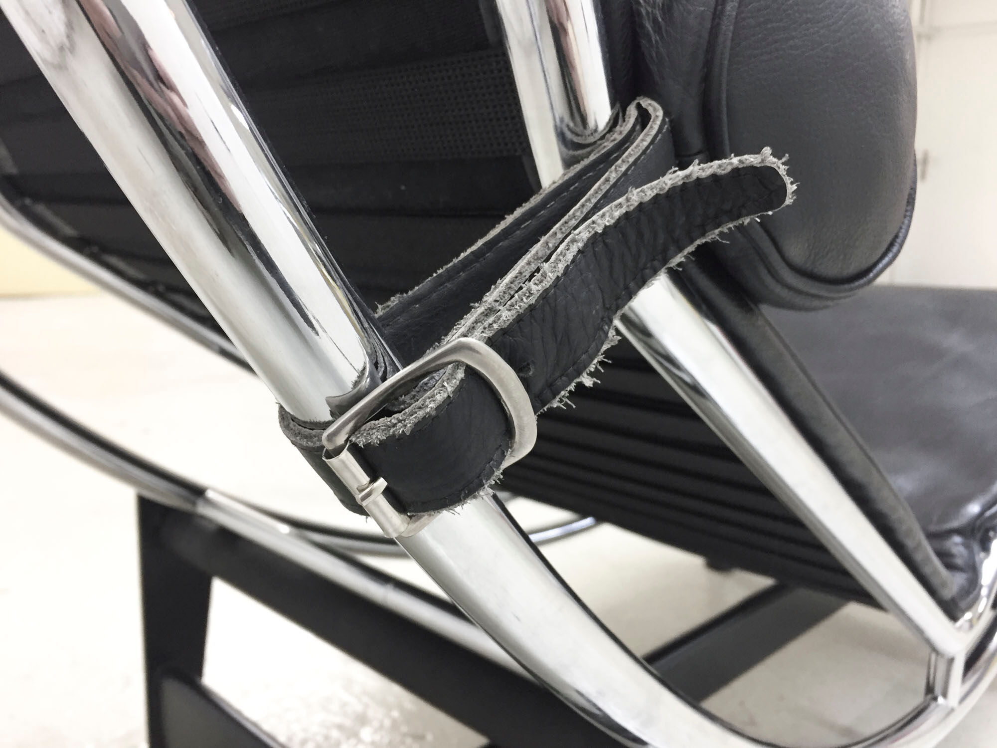 Le Corbusier black leather LC4 armchair - Cassina - Vintage