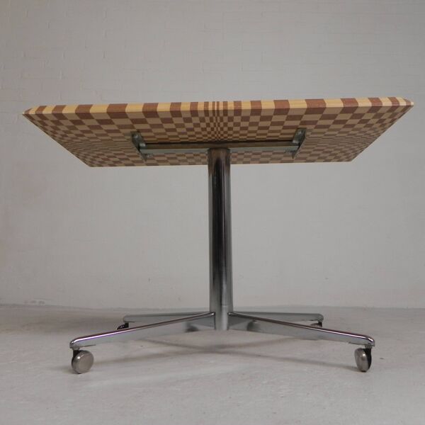 Table basse construite à partir de centaines de blocs de bois dans un motif psychédélique, années 90