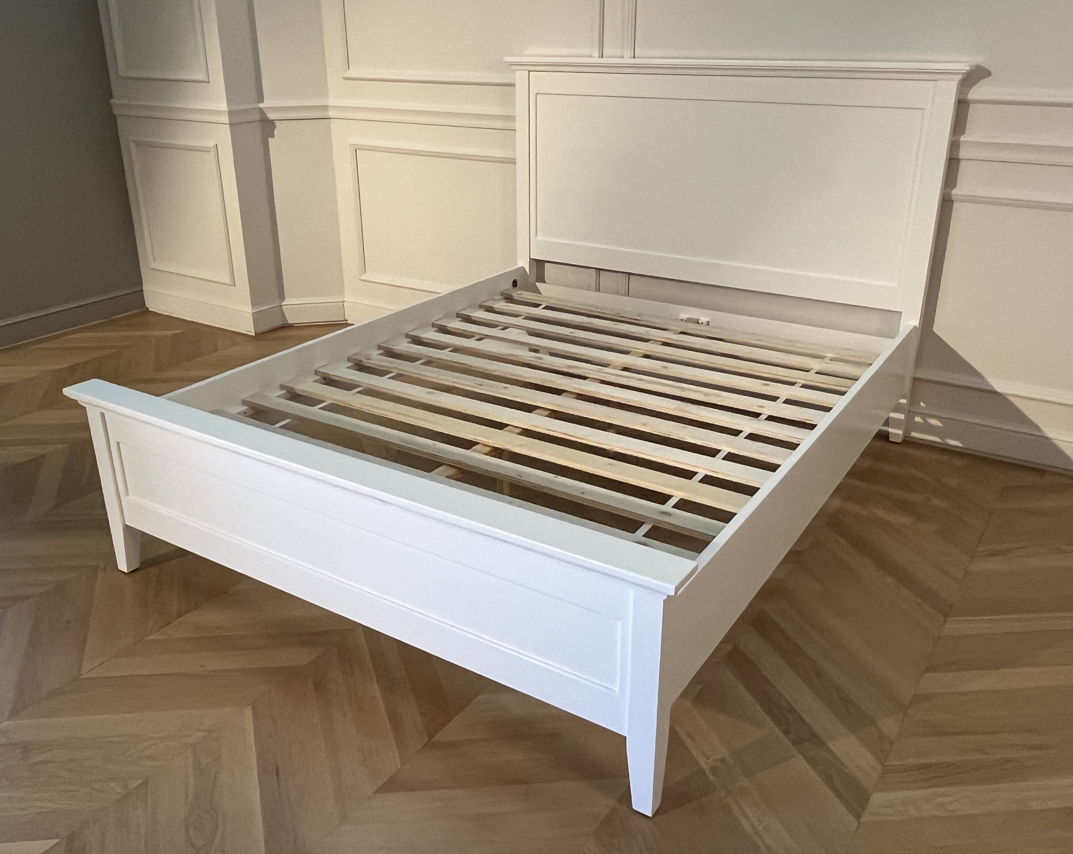 White double bed in contemporary wood, 160x200 cm