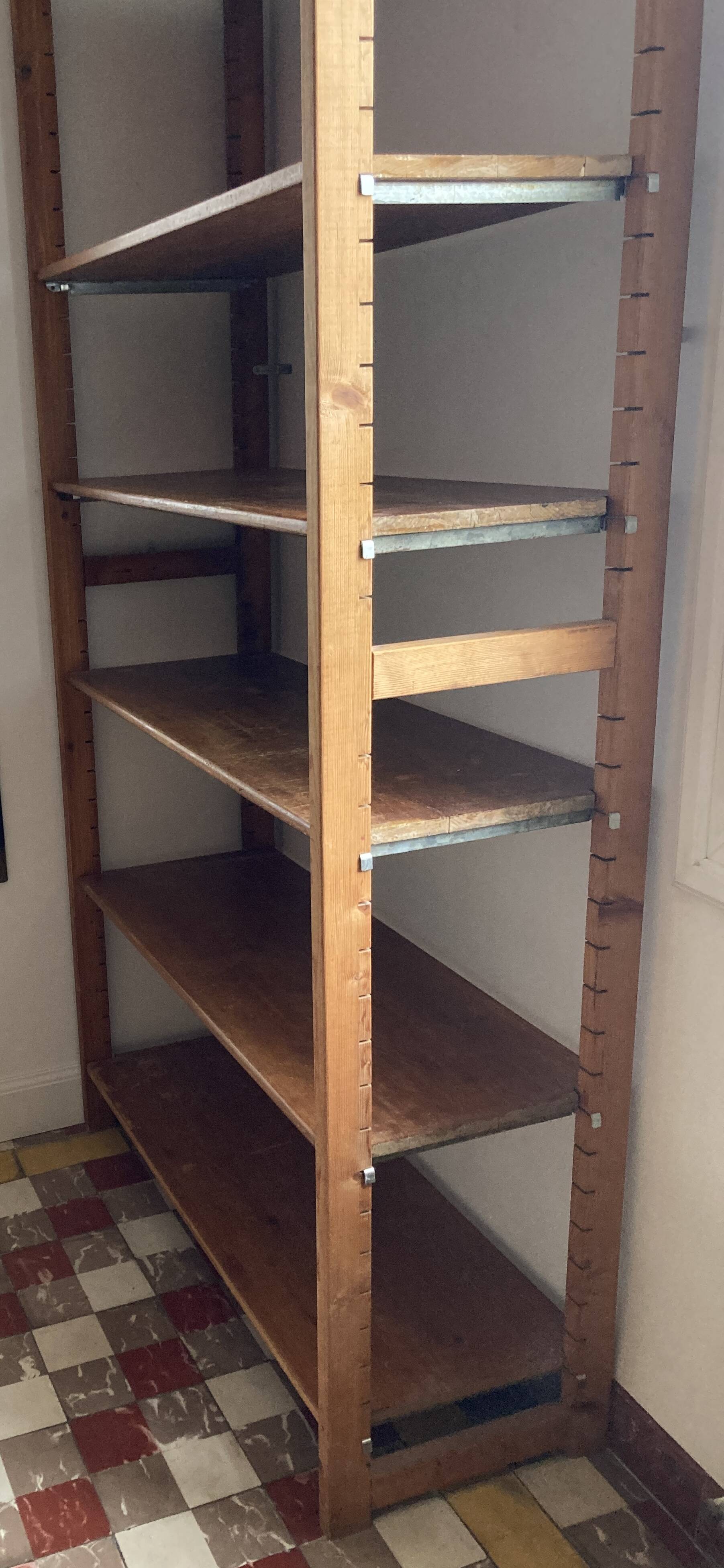 Etagères de magasin - bibliothèque - vintage