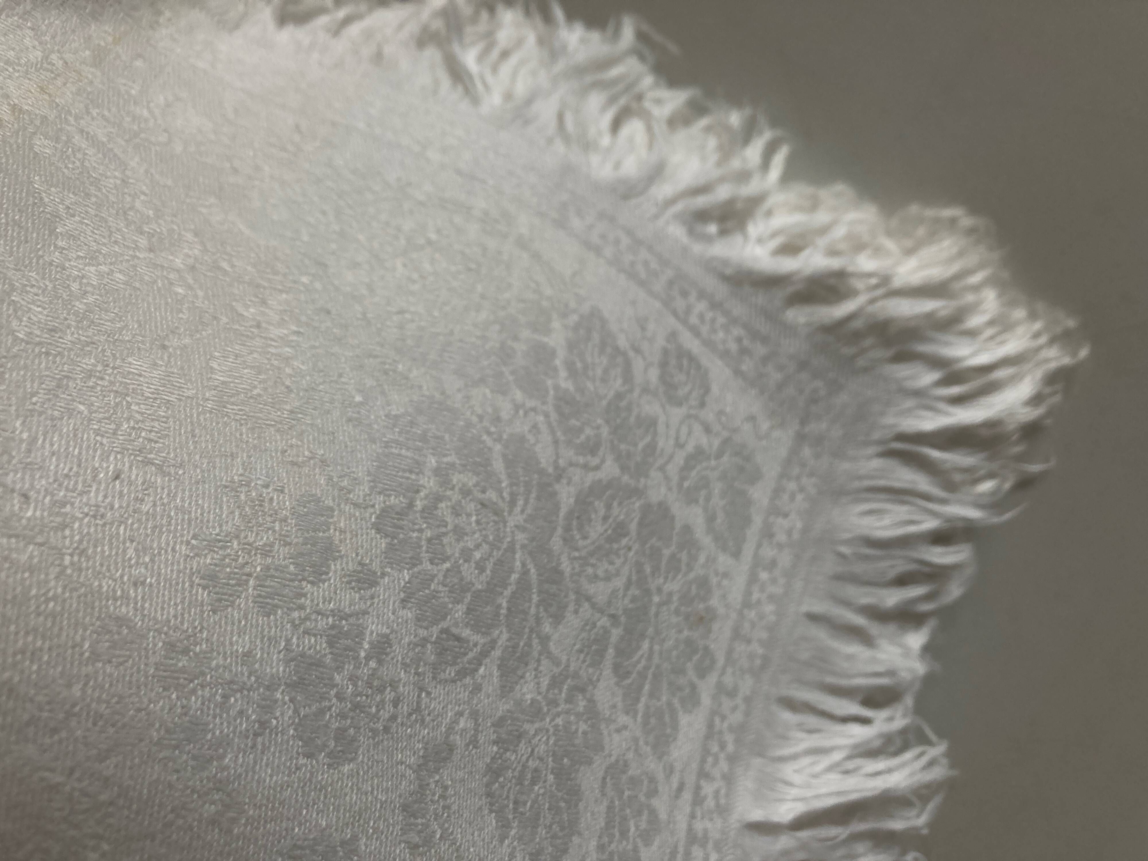 Set of 8 fringed napkins in 19th century linen damask