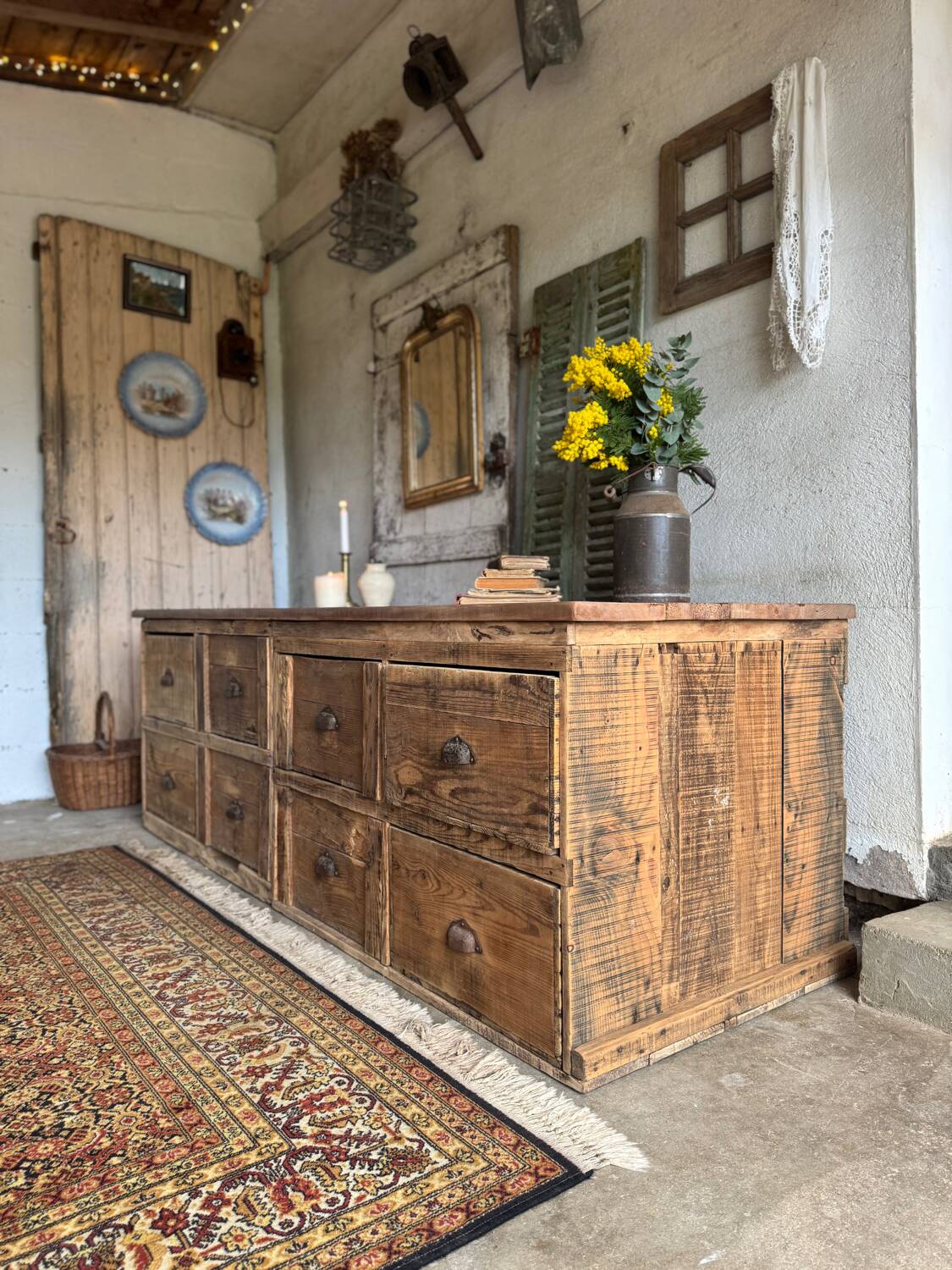 The workshop cabinet with 8 drawers.