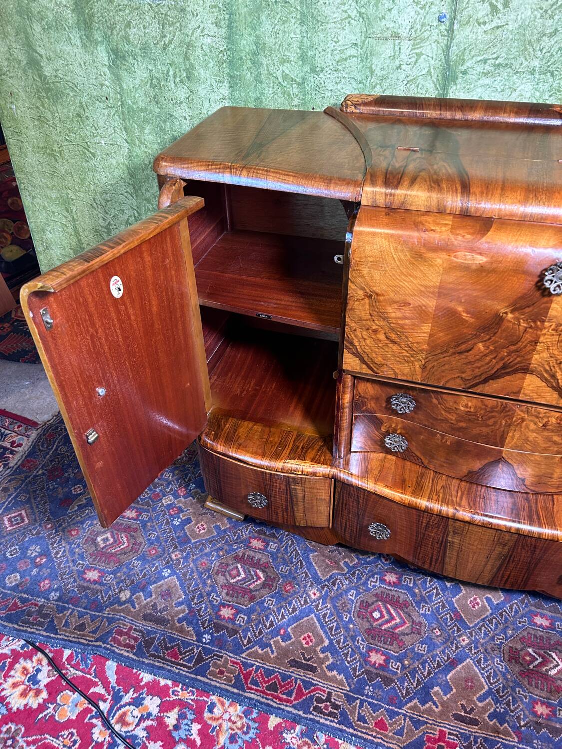 Art decó vintage Brocante burr walnut cocktail bar sideboard