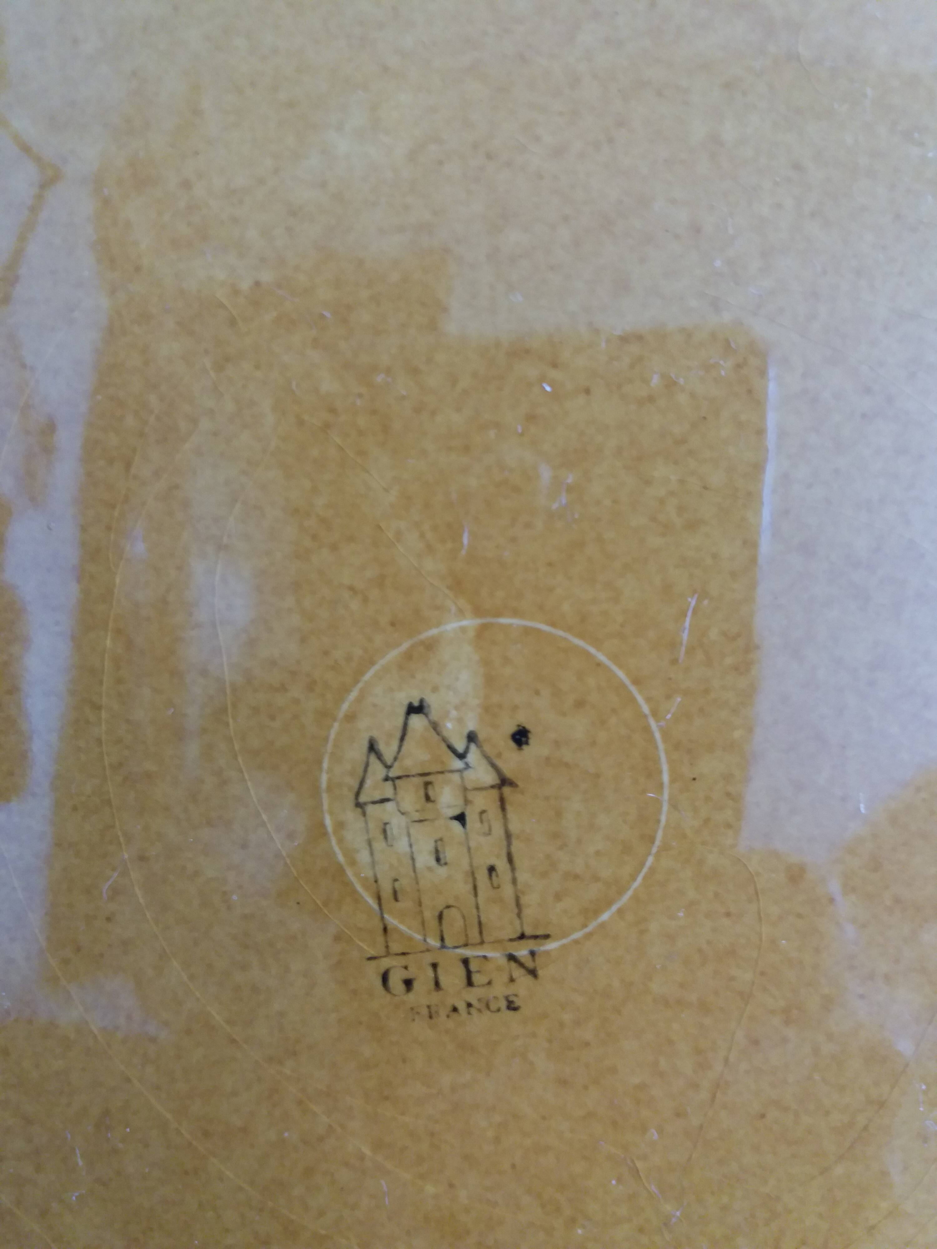 Gien cheese board with wicker straw decor