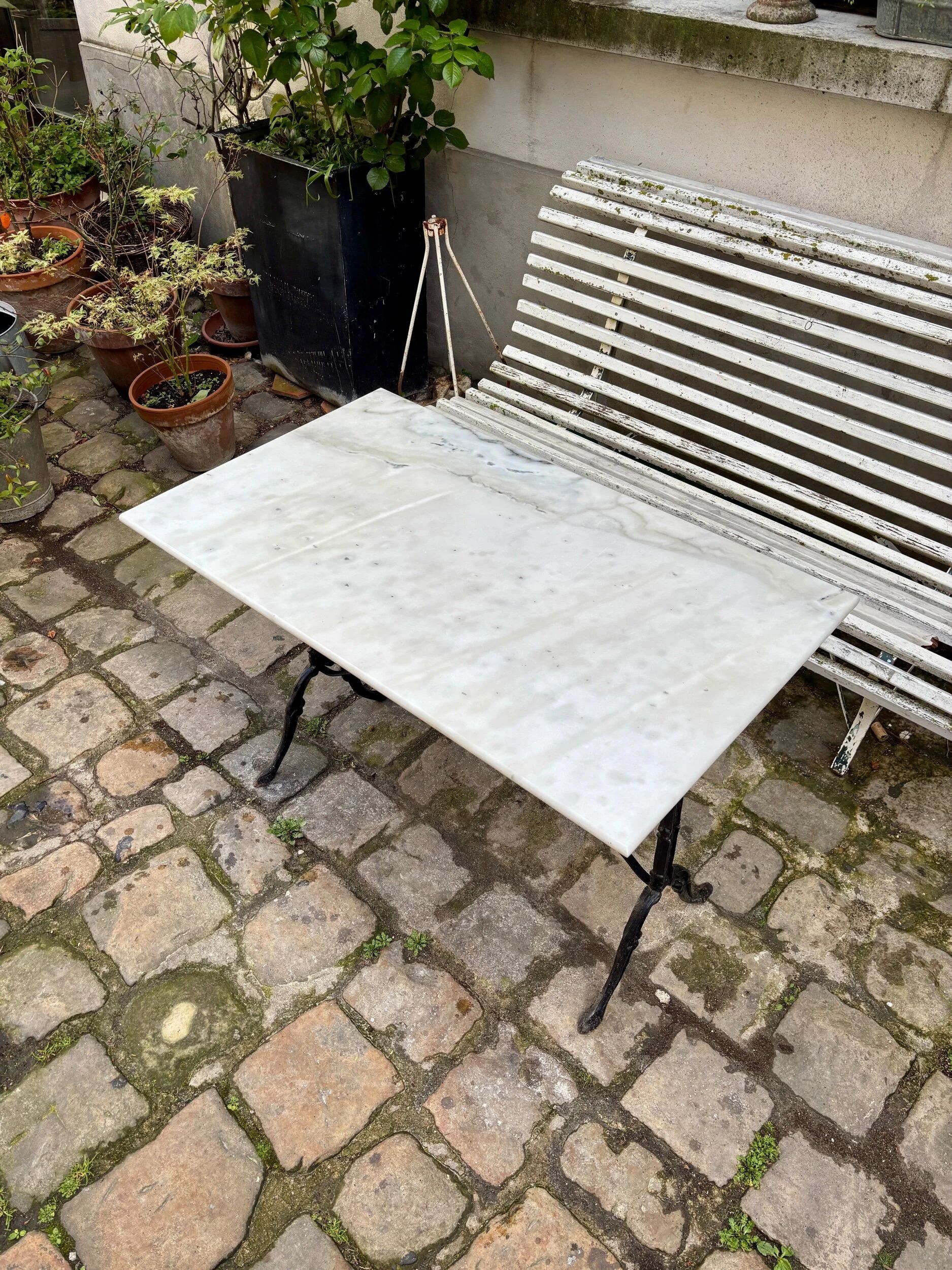 Bistro table in grey marble and black cast iron 100 x 60 cm