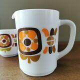 Set of 3 cups and a vintage Mobil pourer