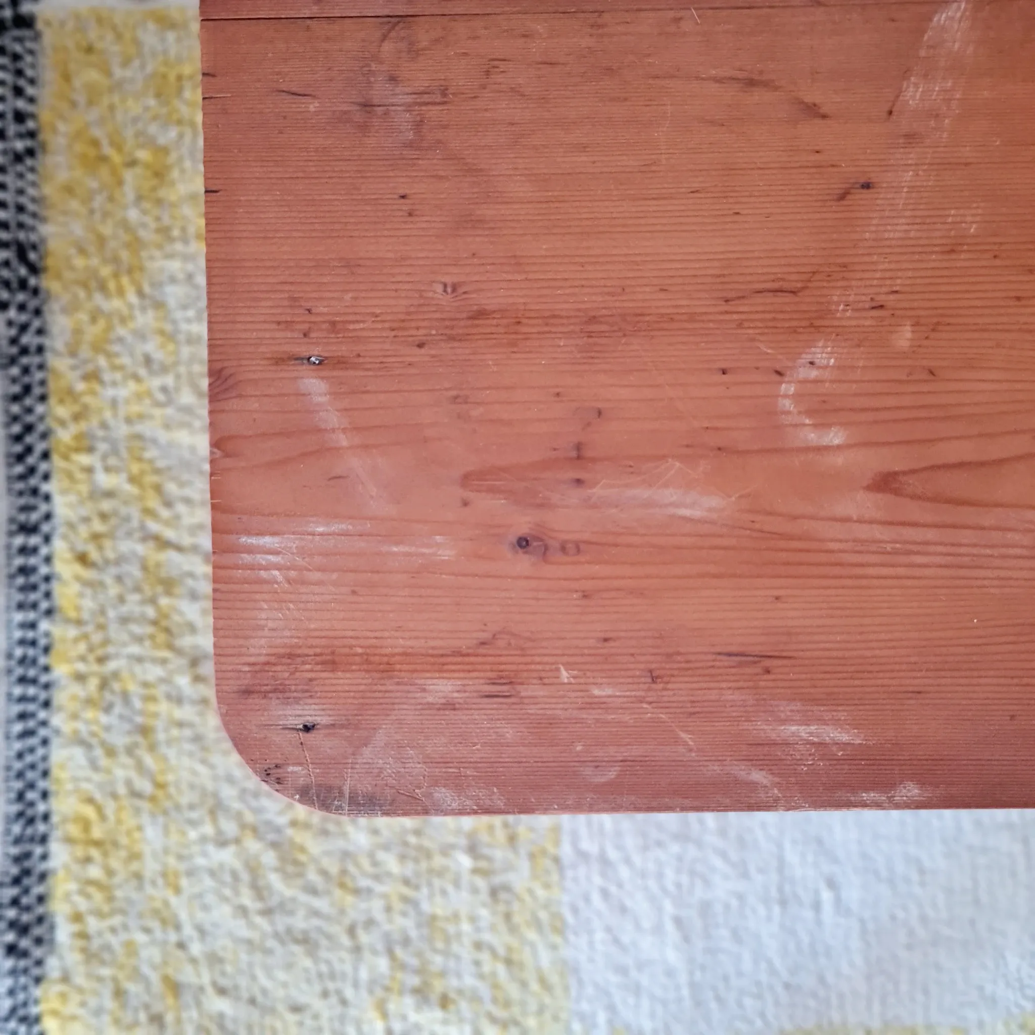 Petite table ou bout de canapé en bois