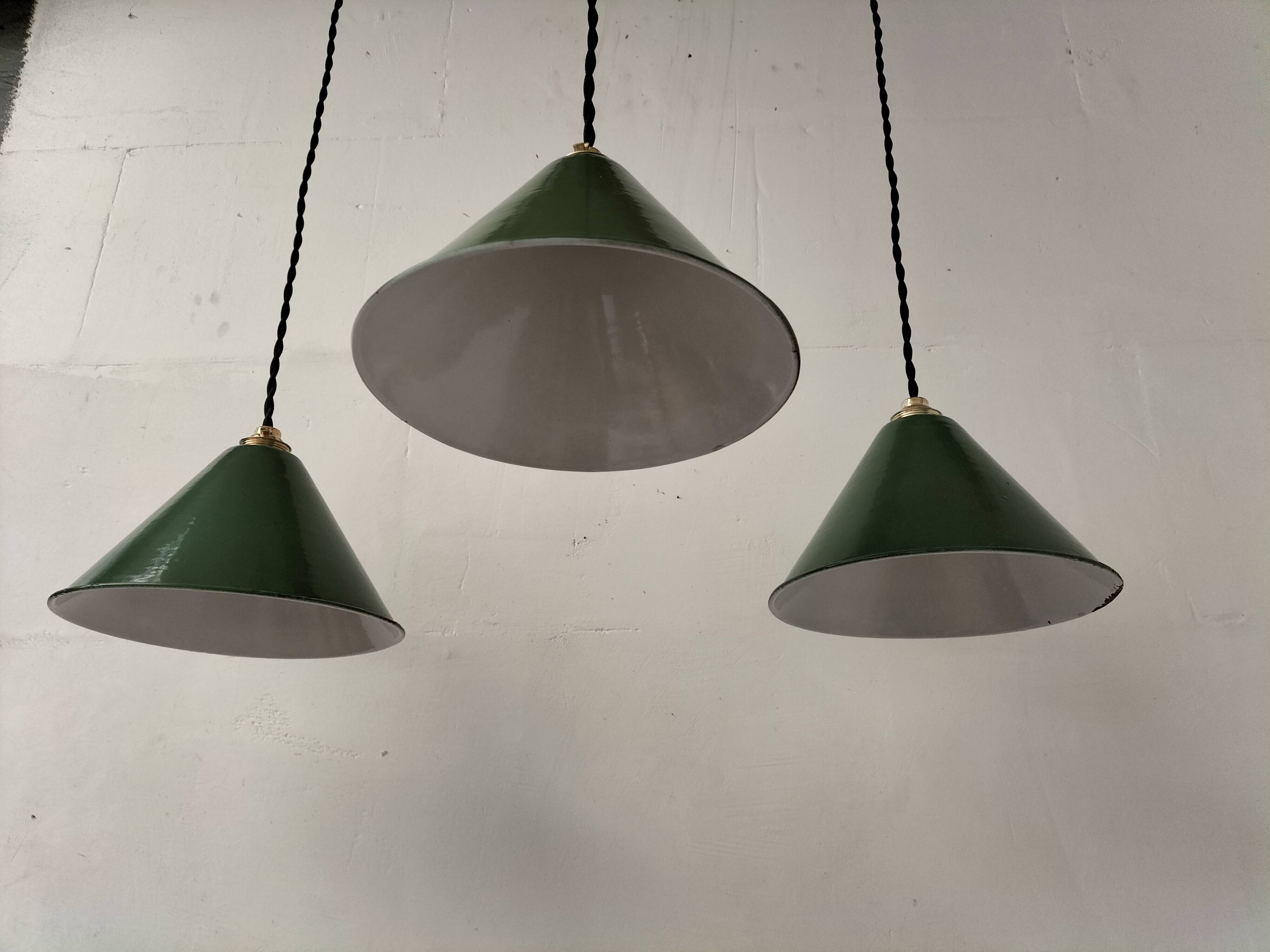 Enamelled sheet metal suspensions