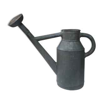Zinc watering can