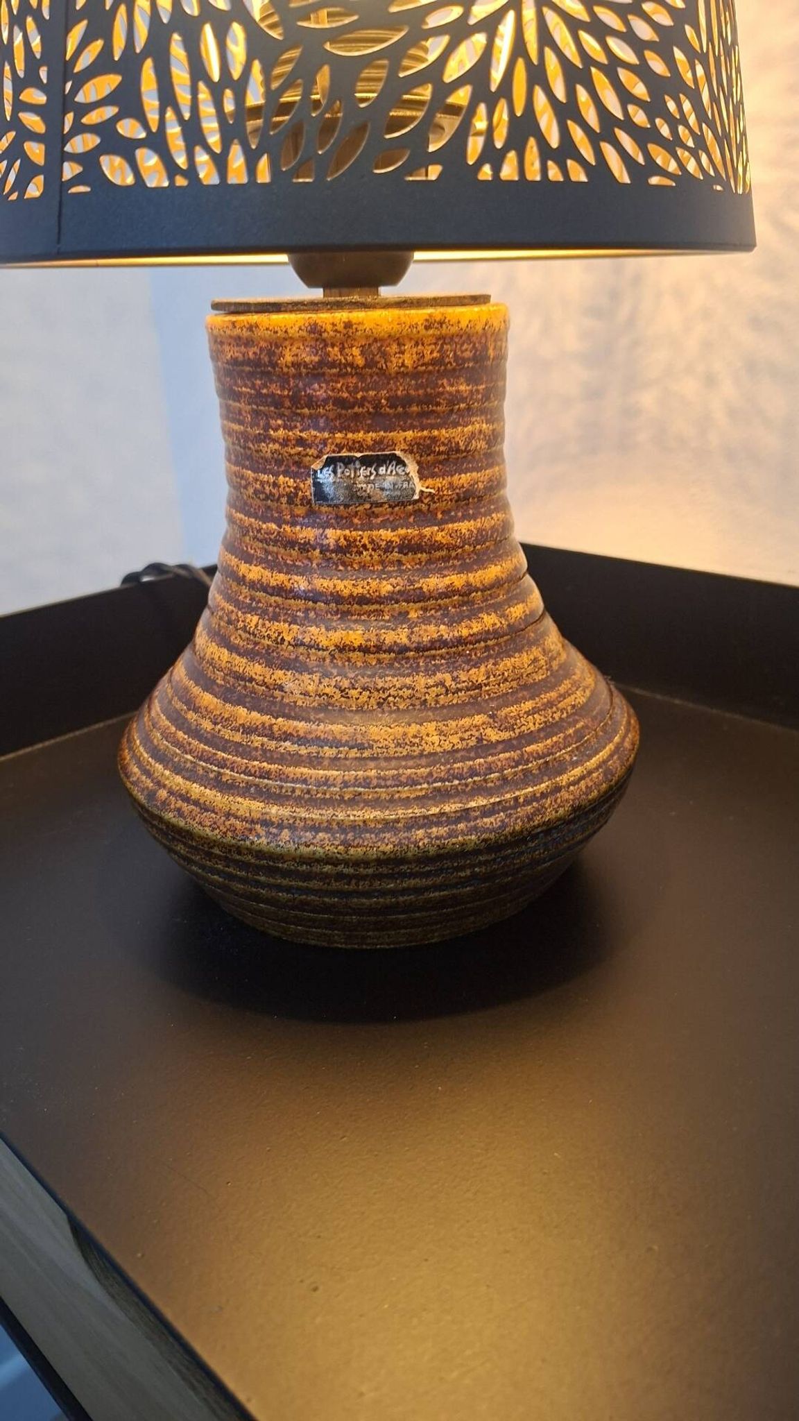 Accolay lamp with shade