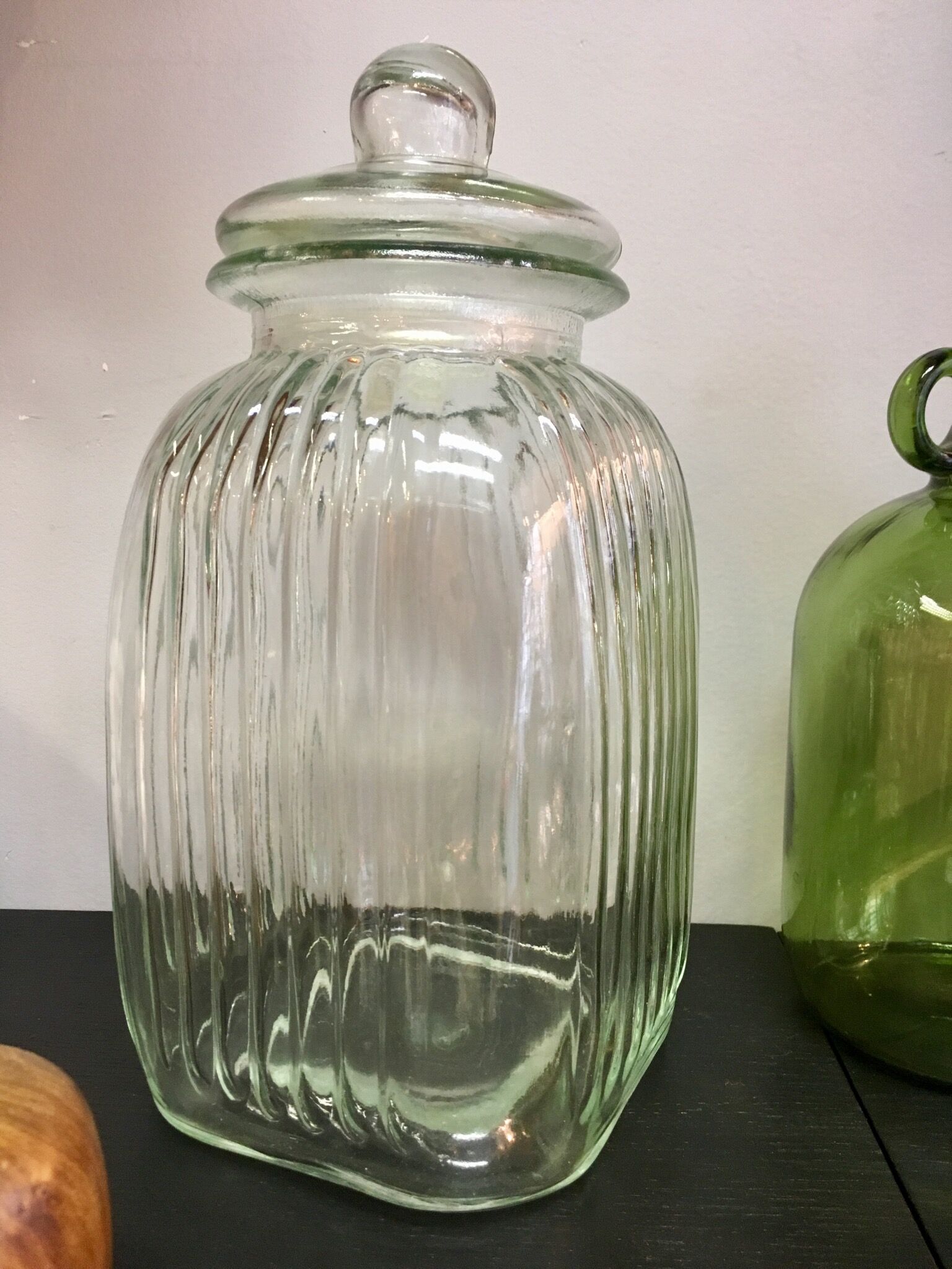 Airtight in striated glass candy