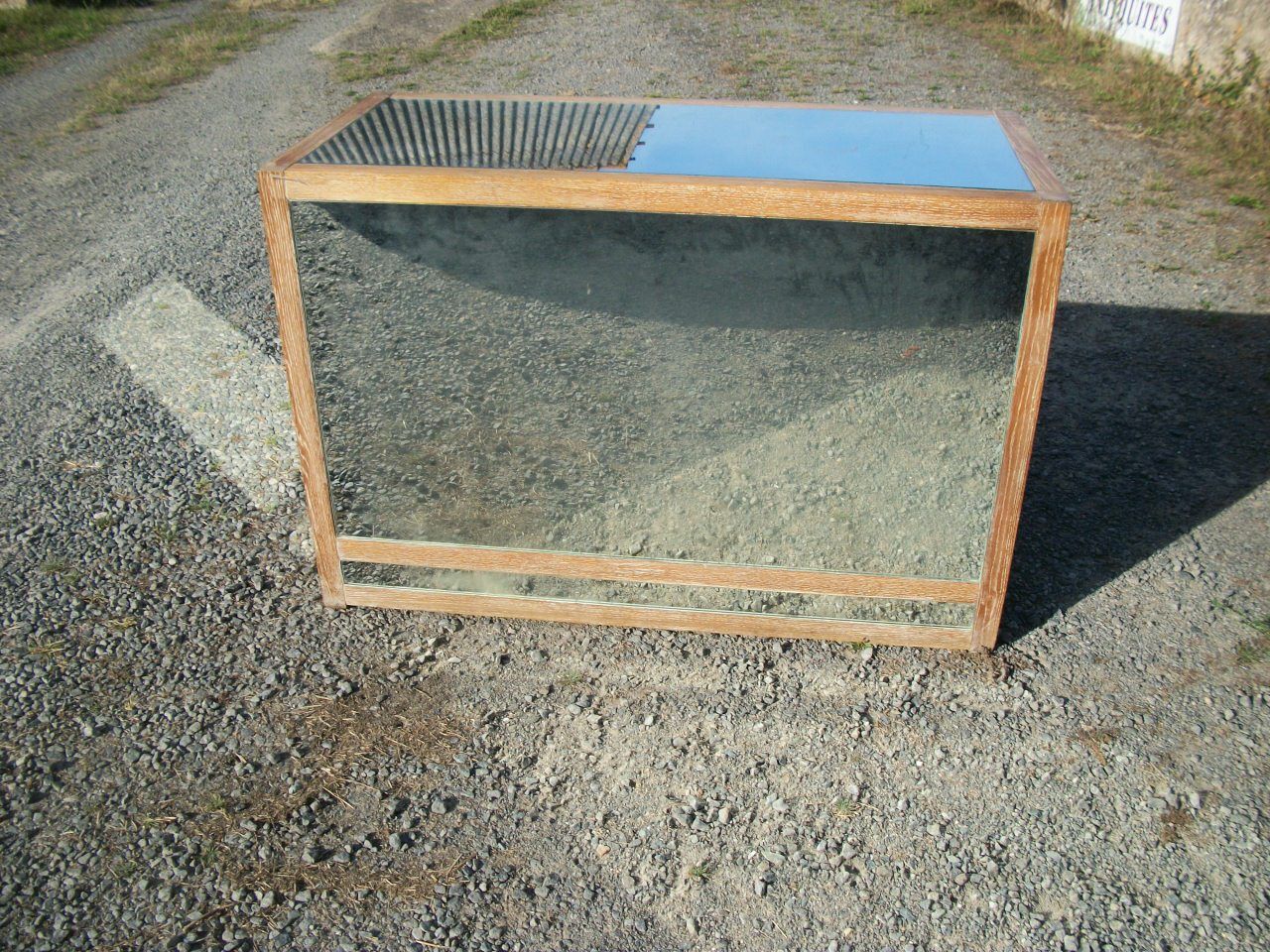 Small vintage buffet of commerce surrounded by mirrors