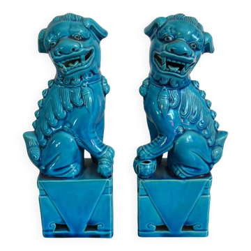 Paire de chiens Fo en porcelaine émaillée bleue, Chine, années 60