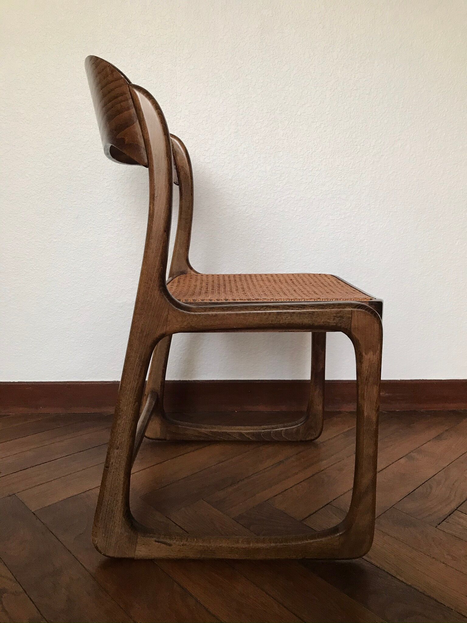 Series of 4 sleigh chairs in wicker, by Baumann