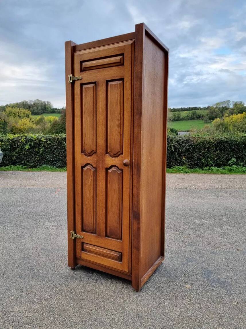 Small wardrobe with one door in solid oak - Guillerme and Chambron