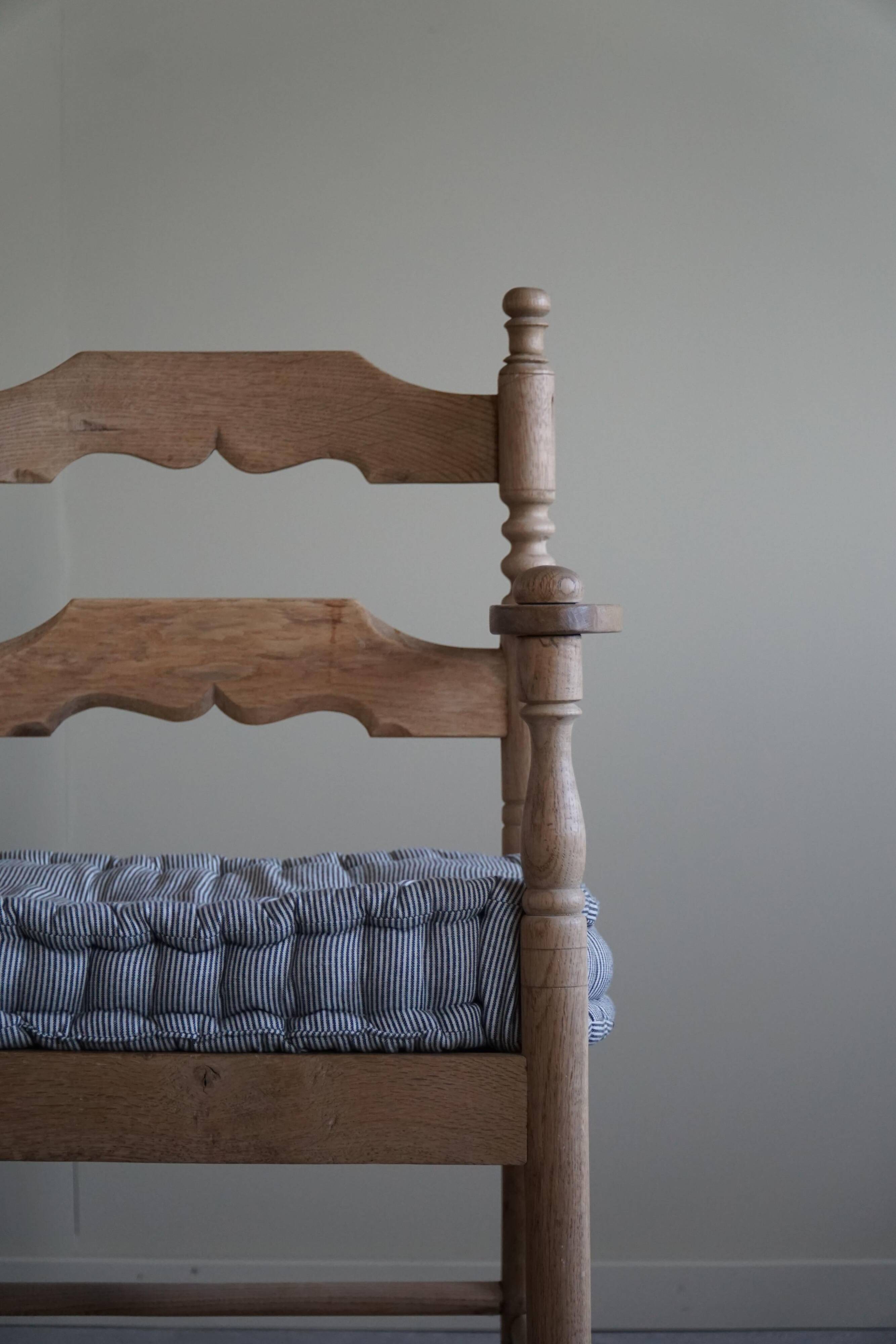 Sofa / Sculptural Danish modern three-seater Scandinavian bench, made by Hans Dau, 1950s.