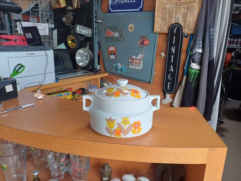 Vintage vegetable soup tureen