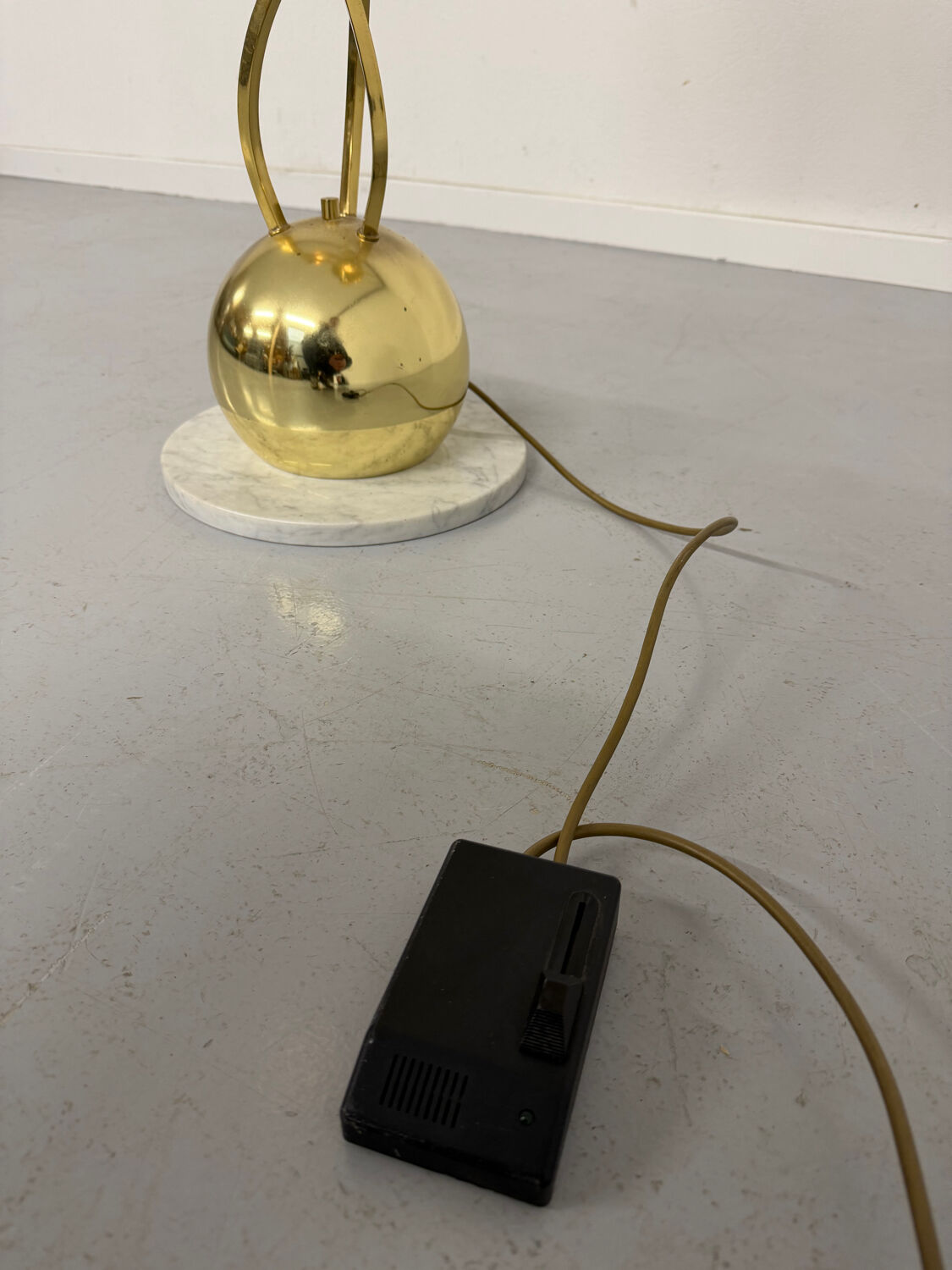 Rhubarb leaf floor lamp brass design Tomaso Barbi Italy an70